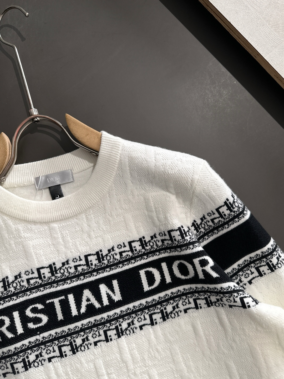 CD 2025秋冬全身提花新款简约圆领针织羊毛衫，精致工艺专柜面料，顶级元素融合打造，经典3标齐全，潮男