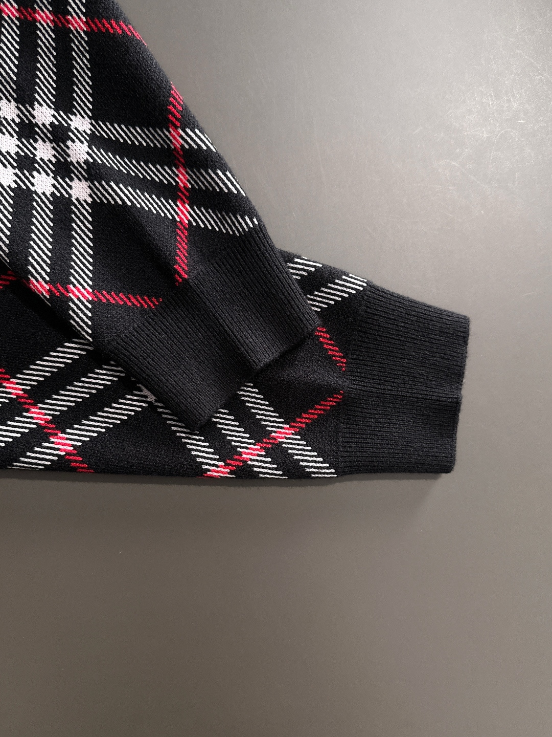 BBR 2025秋冬全身提花新款简约圆领针织羊毛衫，精致工艺专柜面料，顶级元素融合打造，经典3标齐全，潮