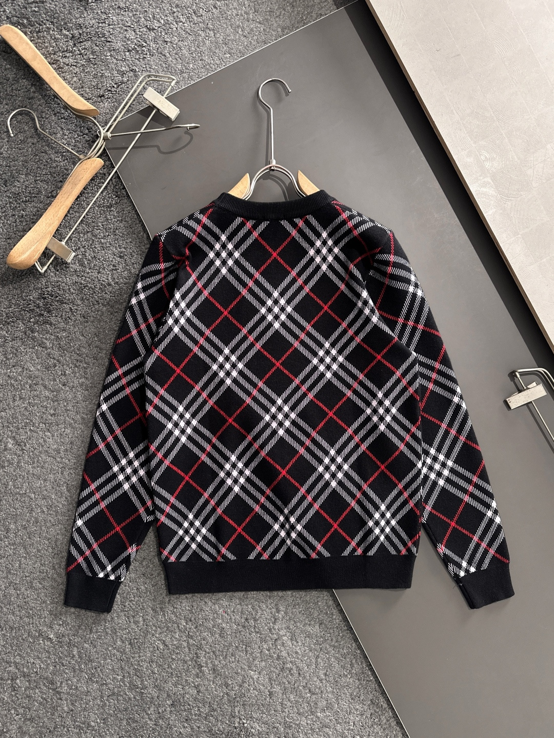 BBR 2025秋冬全身提花新款简约圆领针织羊毛衫，精致工艺专柜面料，顶级元素融合打造，经典3标齐全，潮