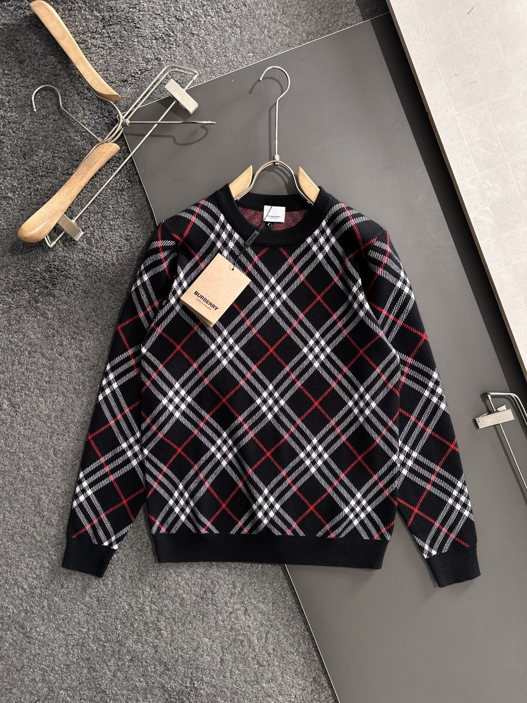 BBR 2025秋冬全身提花新款简约圆领针织羊毛衫，精致工艺专柜面料，顶级元素融合打造，经典3标齐全，潮