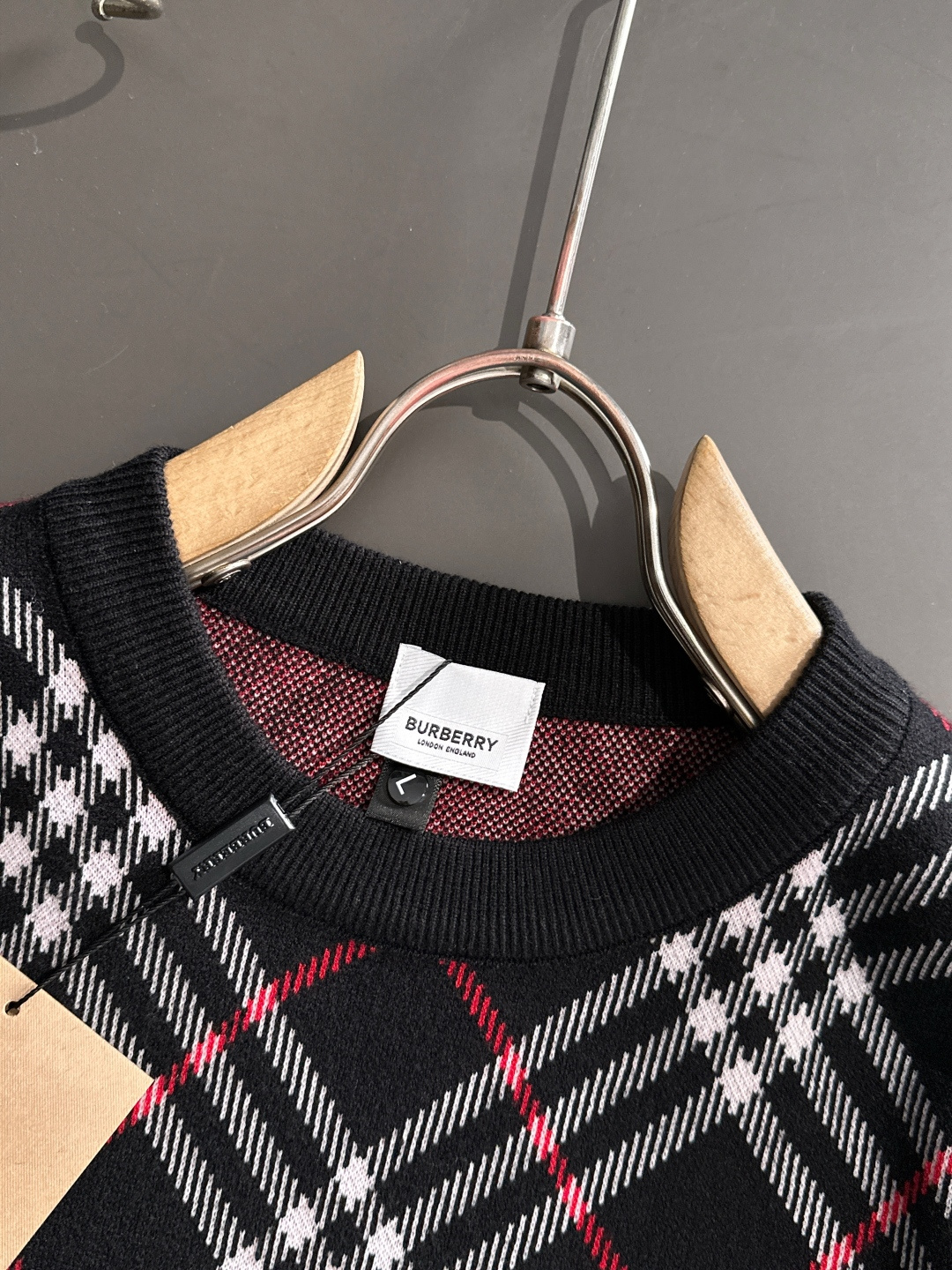 BBR 2025秋冬全身提花新款简约圆领针织羊毛衫，精致工艺专柜面料，顶级元素融合打造，经典3标齐全，潮