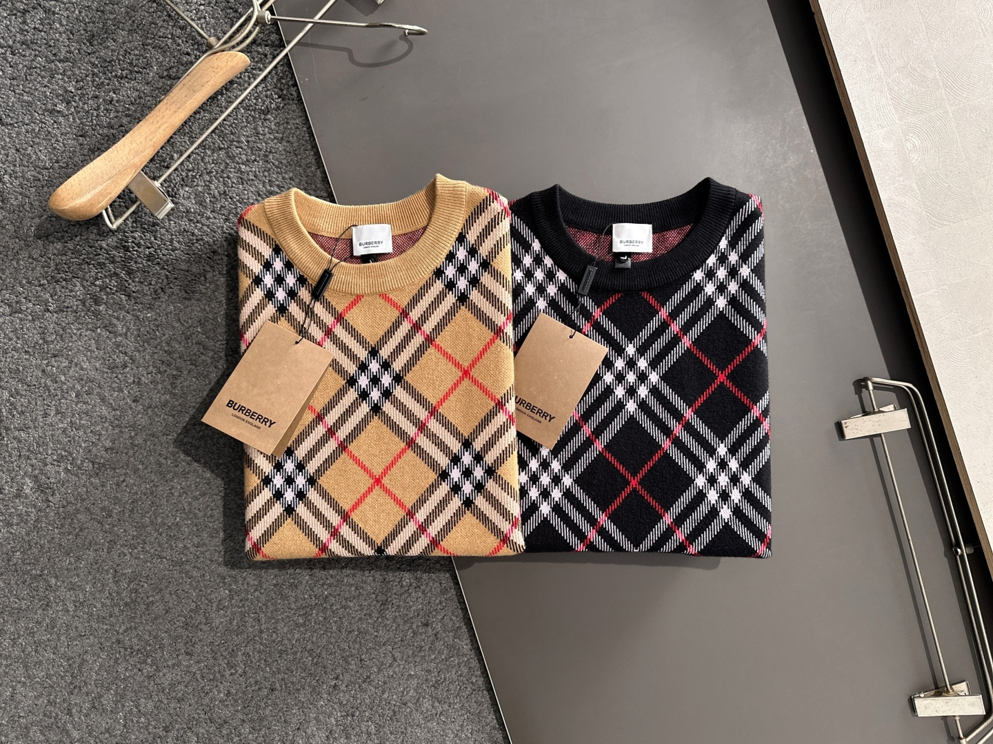 BBR 2025秋冬全身提花新款简约圆领针织羊毛衫，精致工艺专柜面料，顶级元素融合打造，经典3标齐全，潮