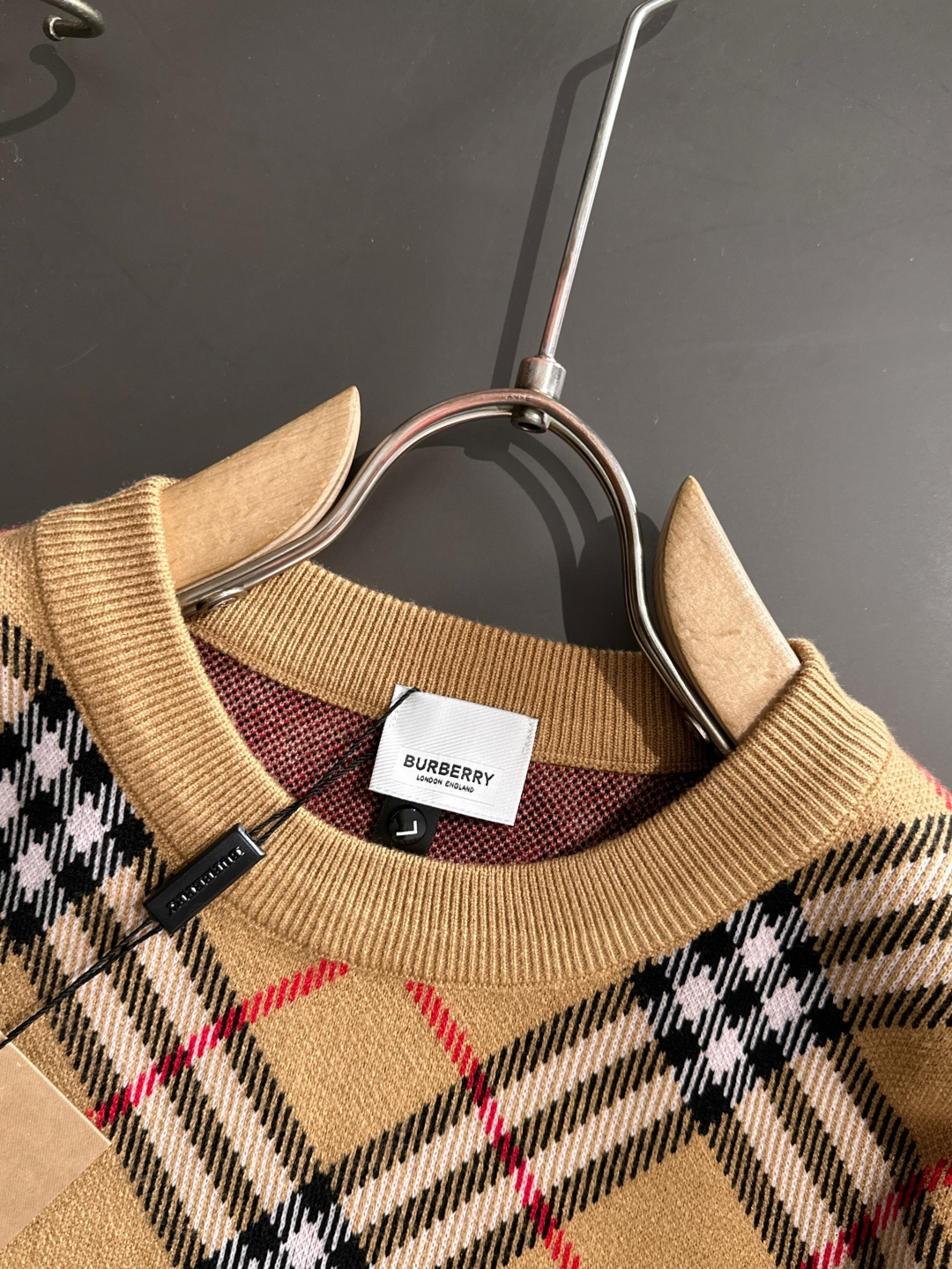 BBR 2025秋冬全身提花新款简约圆领针织羊毛衫，精致工艺专柜面料，顶级元素融合打造，经典3标齐全，潮