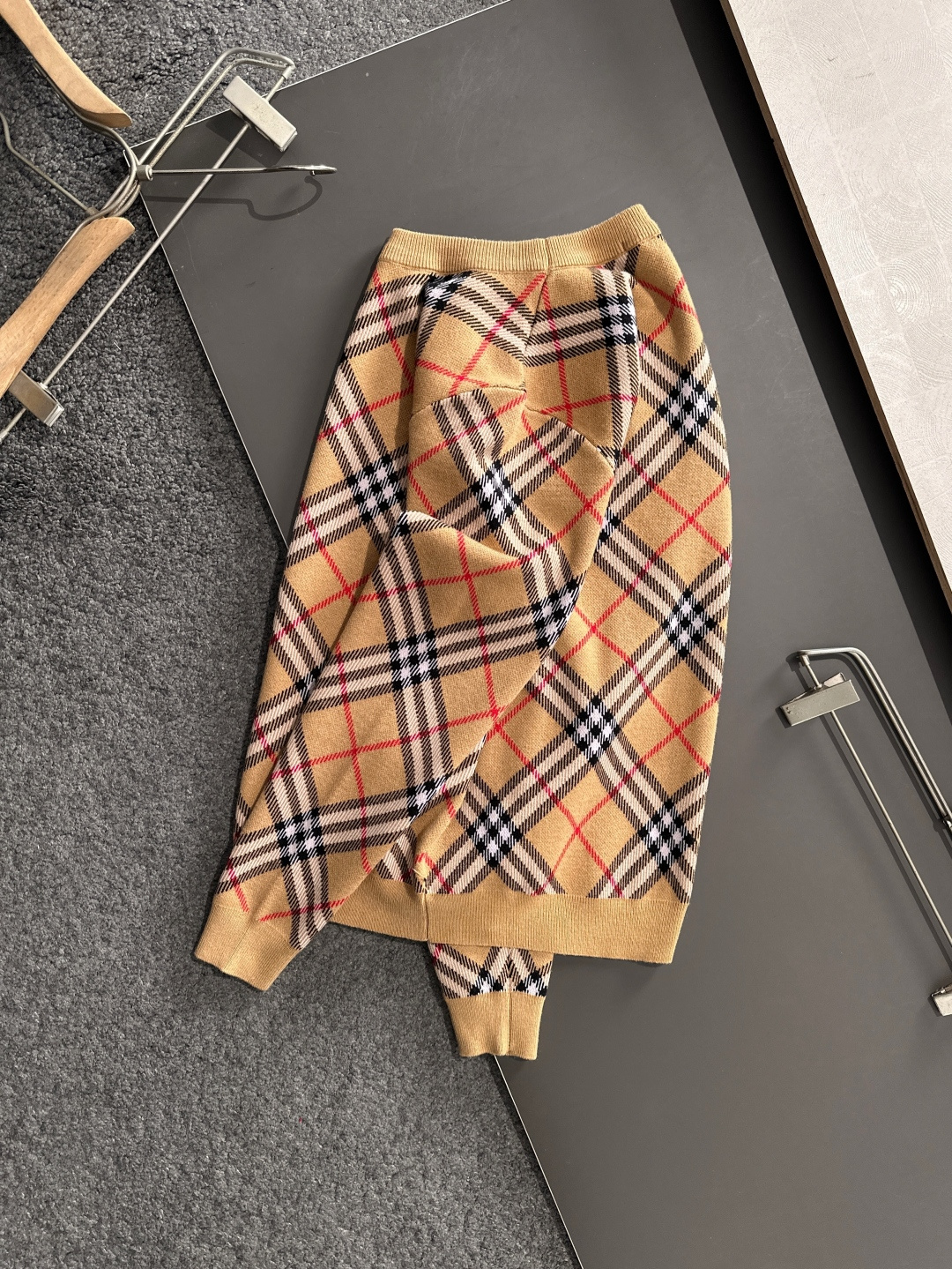 BBR 2025秋冬全身提花新款简约圆领针织羊毛衫，精致工艺专柜面料，顶级元素融合打造，经典3标齐全，潮