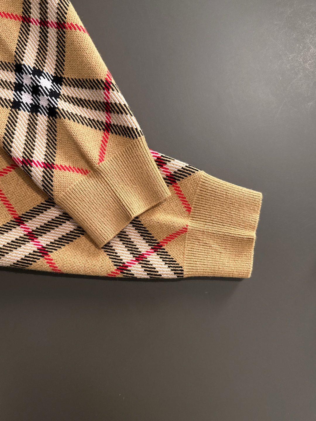 BBR 2025秋冬全身提花新款简约圆领针织羊毛衫，精致工艺专柜面料，顶级元素融合打造，经典3标齐全，潮