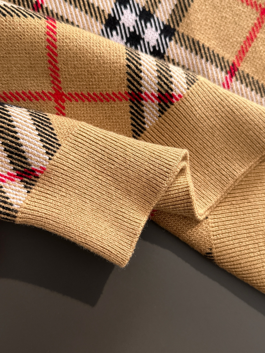 BBR 2025秋冬全身提花新款简约圆领针织羊毛衫，精致工艺专柜面料，顶级元素融合打造，经典3标齐全，潮