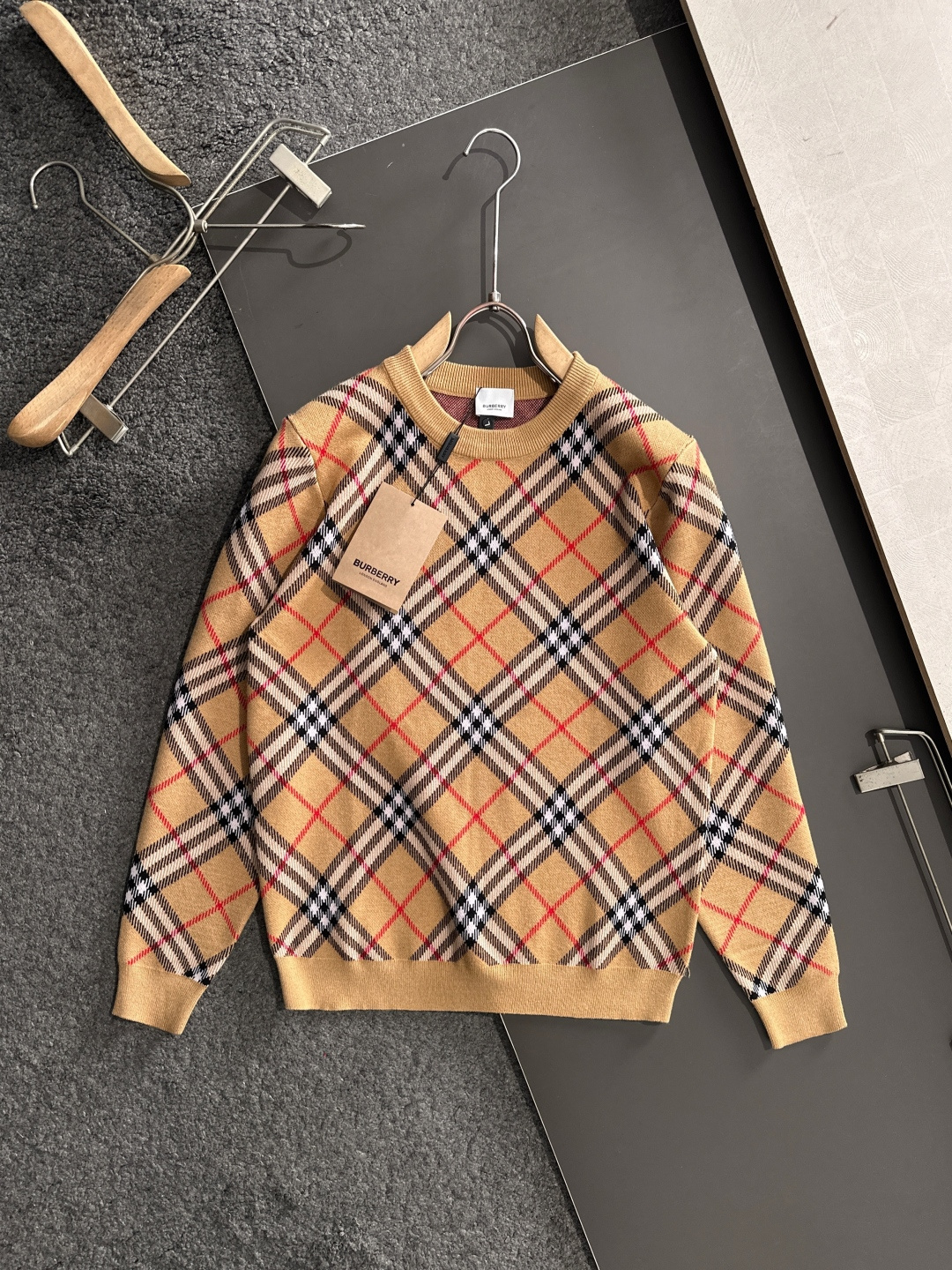 BBR 2025秋冬全身提花新款简约圆领针织羊毛衫，精致工艺专柜面料，顶级元素融合打造，经典3标齐全，潮