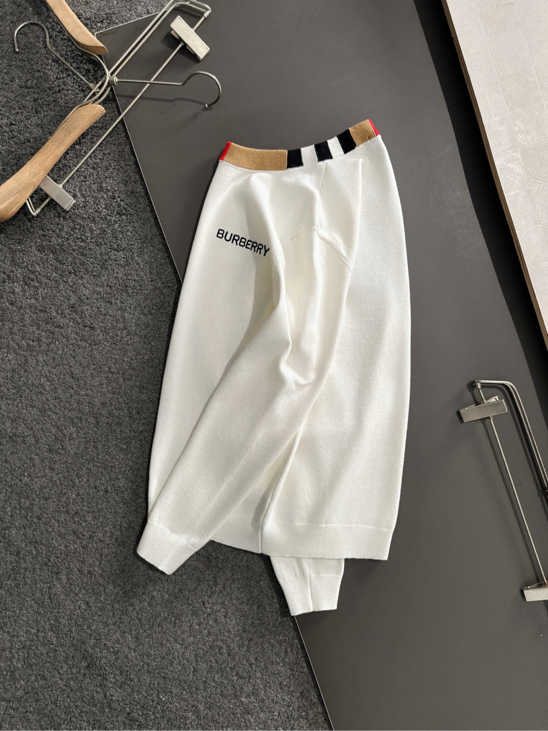 BBR 2025秋冬全身提花新款简约圆领针织羊毛衫，精致工艺专柜面料，顶级元素融合打造，经典3标齐全，潮