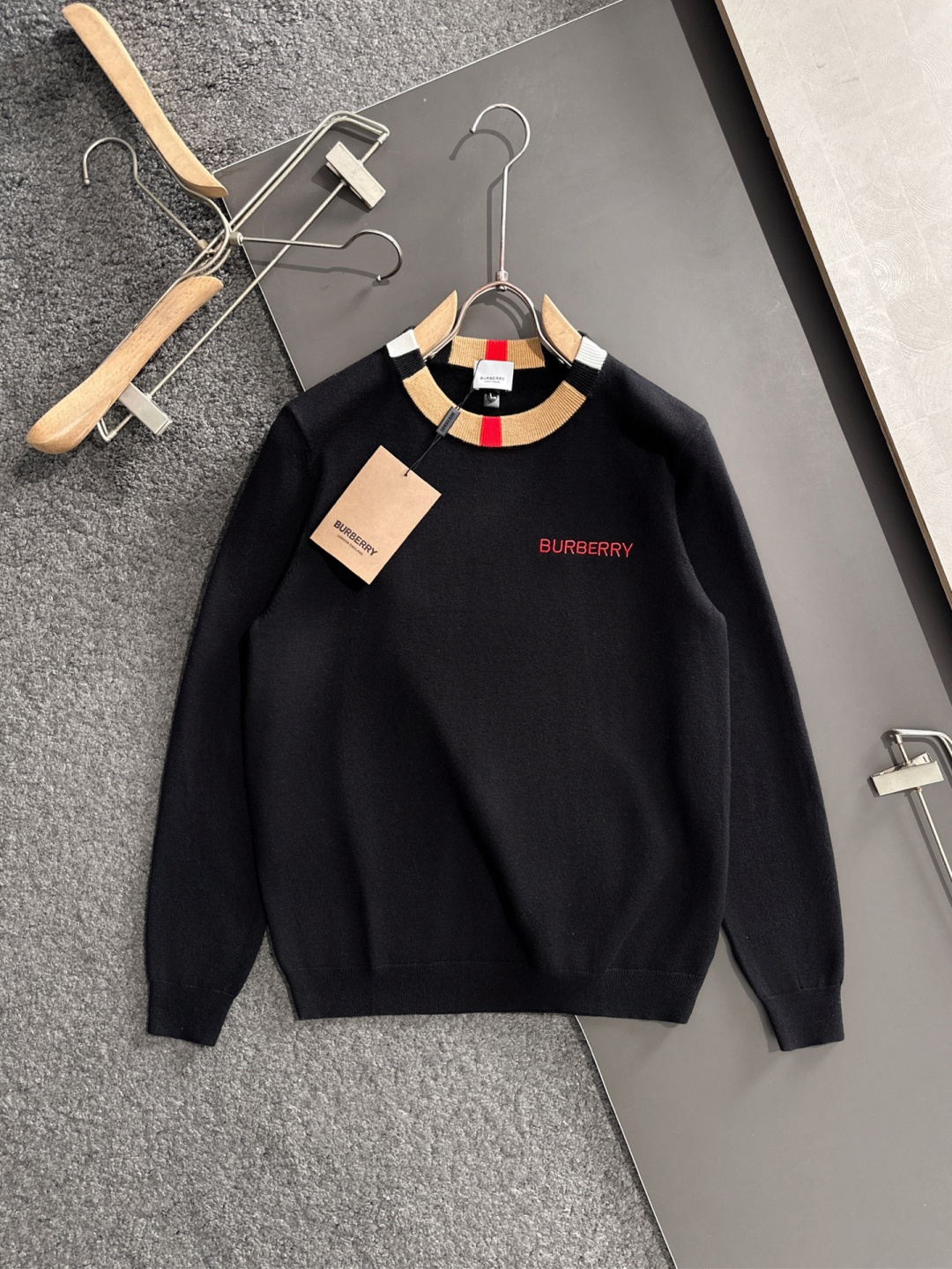 BBR 2025秋冬全身提花新款简约圆领针织羊毛衫，精致工艺专柜面料，顶级元素融合打造，经典3标齐全，潮