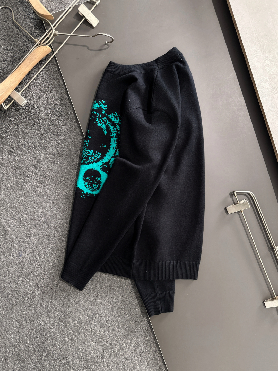 CD 2025秋冬全身提花新款简约圆领针织羊毛衫，精致工艺专柜面料，顶级元素融合打造，经典3标齐全，潮男