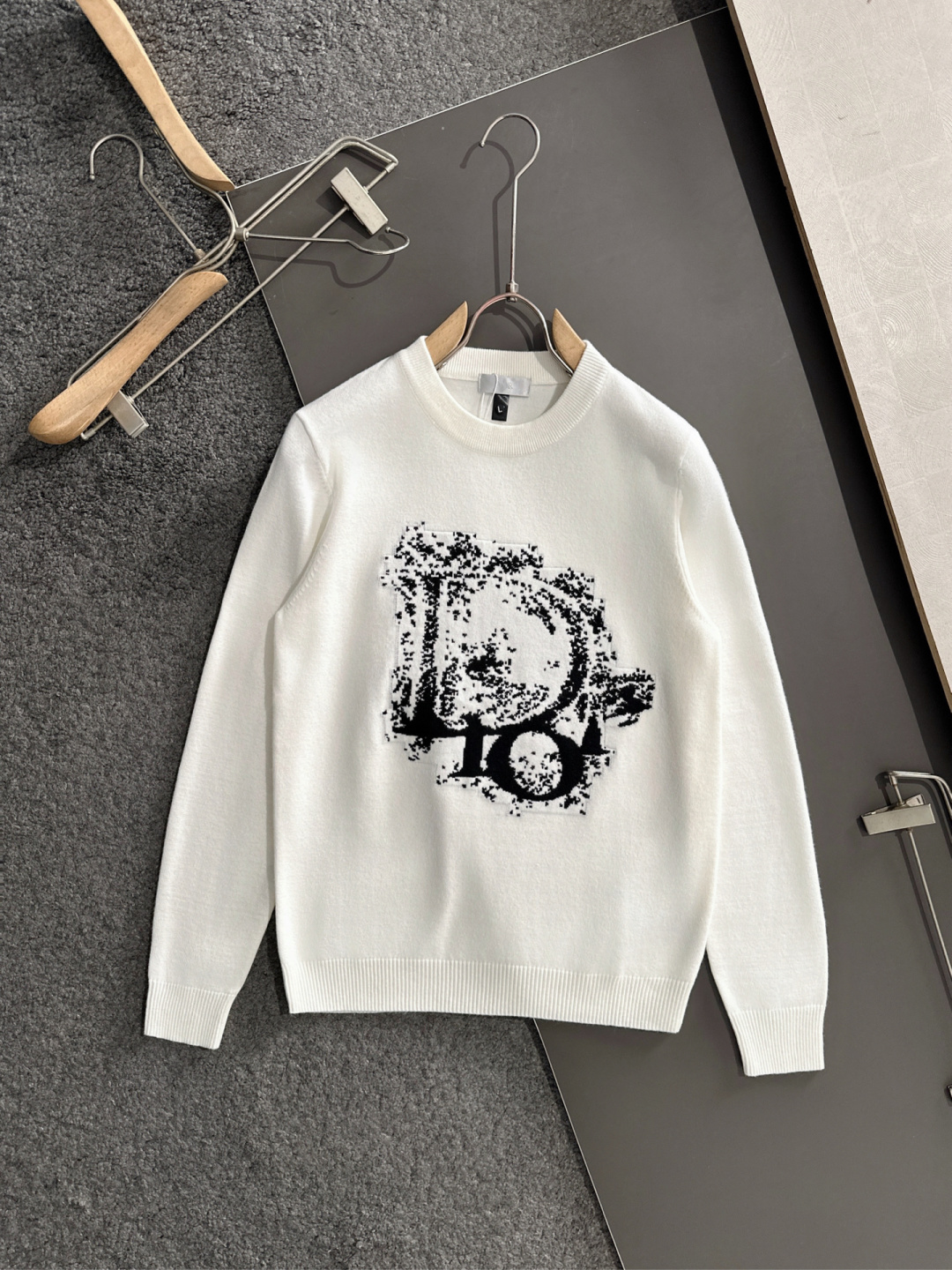 CD 2025秋冬全身提花新款简约圆领针织羊毛衫，精致工艺专柜面料，顶级元素融合打造，经典3标齐全，潮男