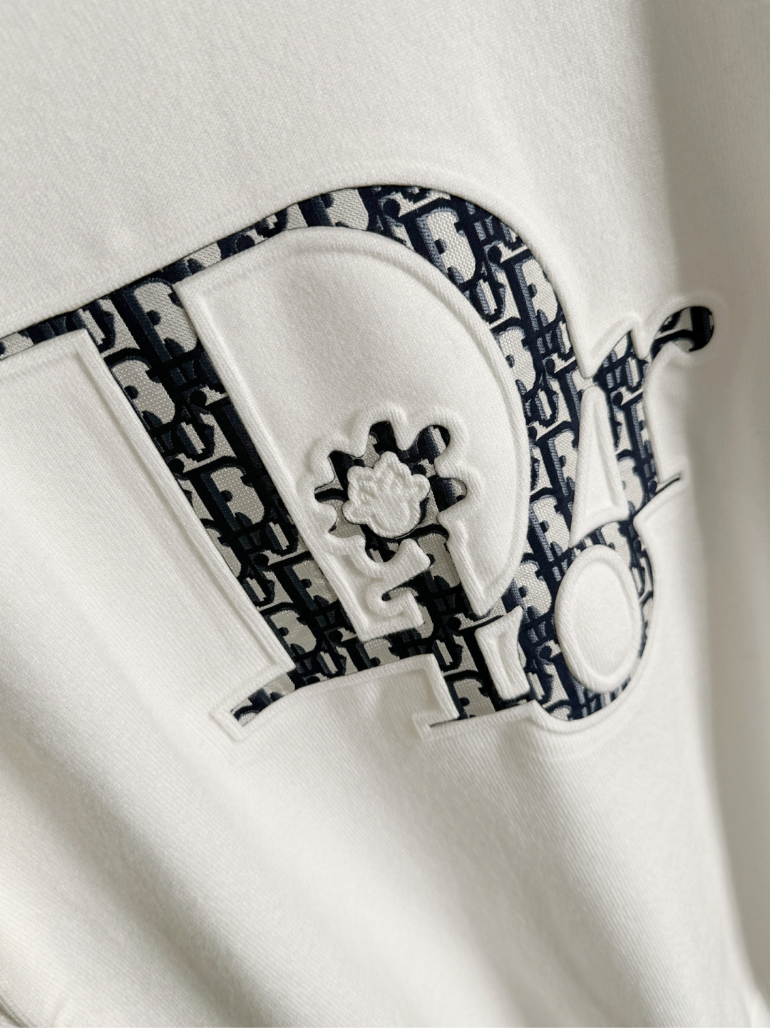 CD 2025秋冬全身提花新款简约圆领针织羊毛衫，精致工艺专柜面料，顶级元素融合打造，经典3标齐全，潮男