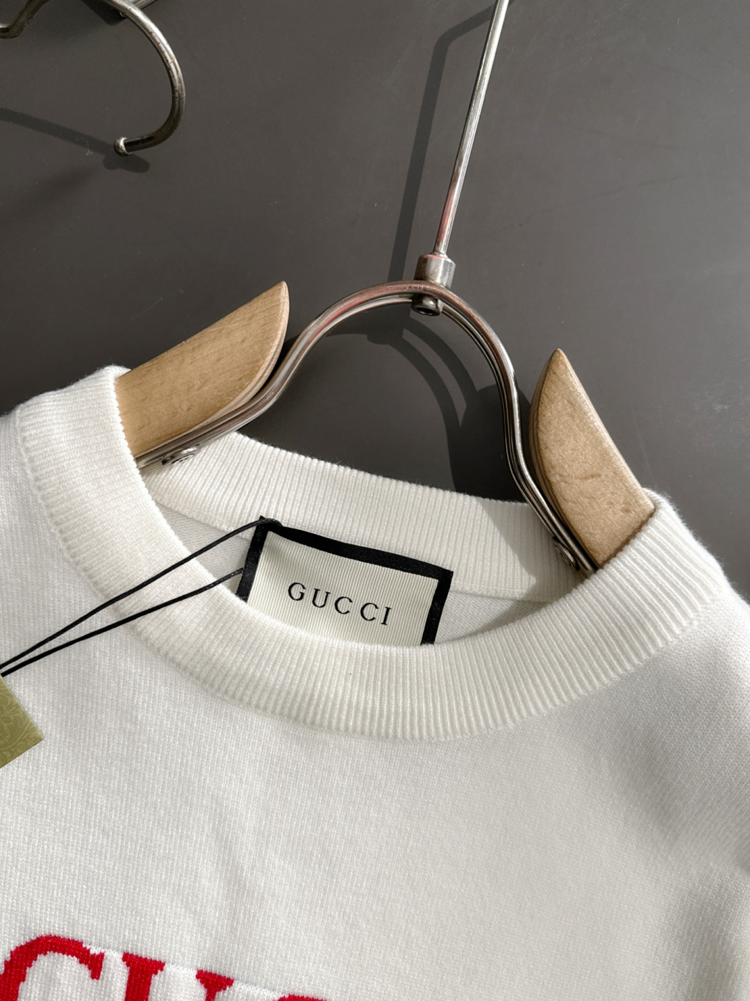 GUC 2025秋冬全身提花新款简约圆领针织羊毛衫，精致工艺专柜面料，顶级元素融合打造，经典3标齐全，潮