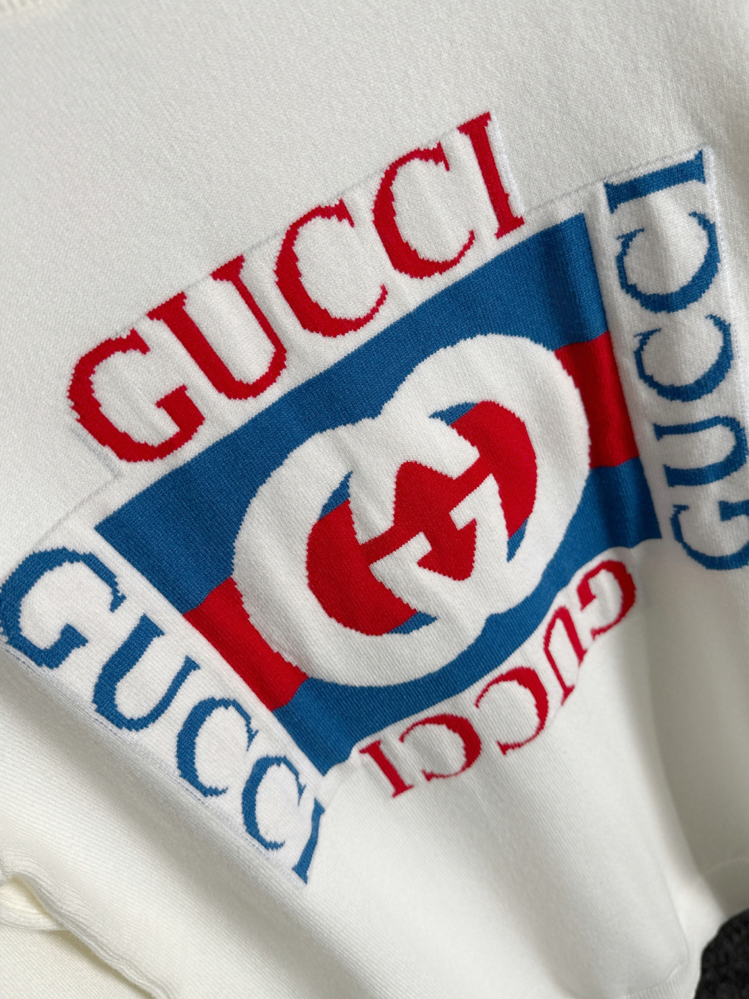 GUC 2025秋冬全身提花新款简约圆领针织羊毛衫，精致工艺专柜面料，顶级元素融合打造，经典3标齐全，潮