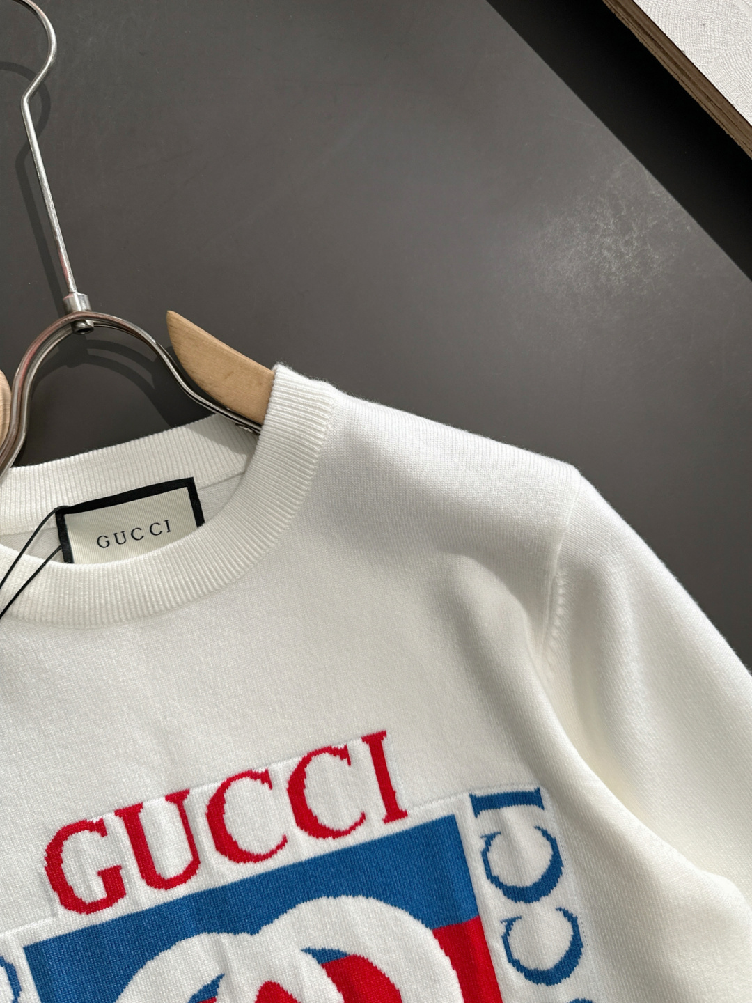 GUC 2025秋冬全身提花新款简约圆领针织羊毛衫，精致工艺专柜面料，顶级元素融合打造，经典3标齐全，潮