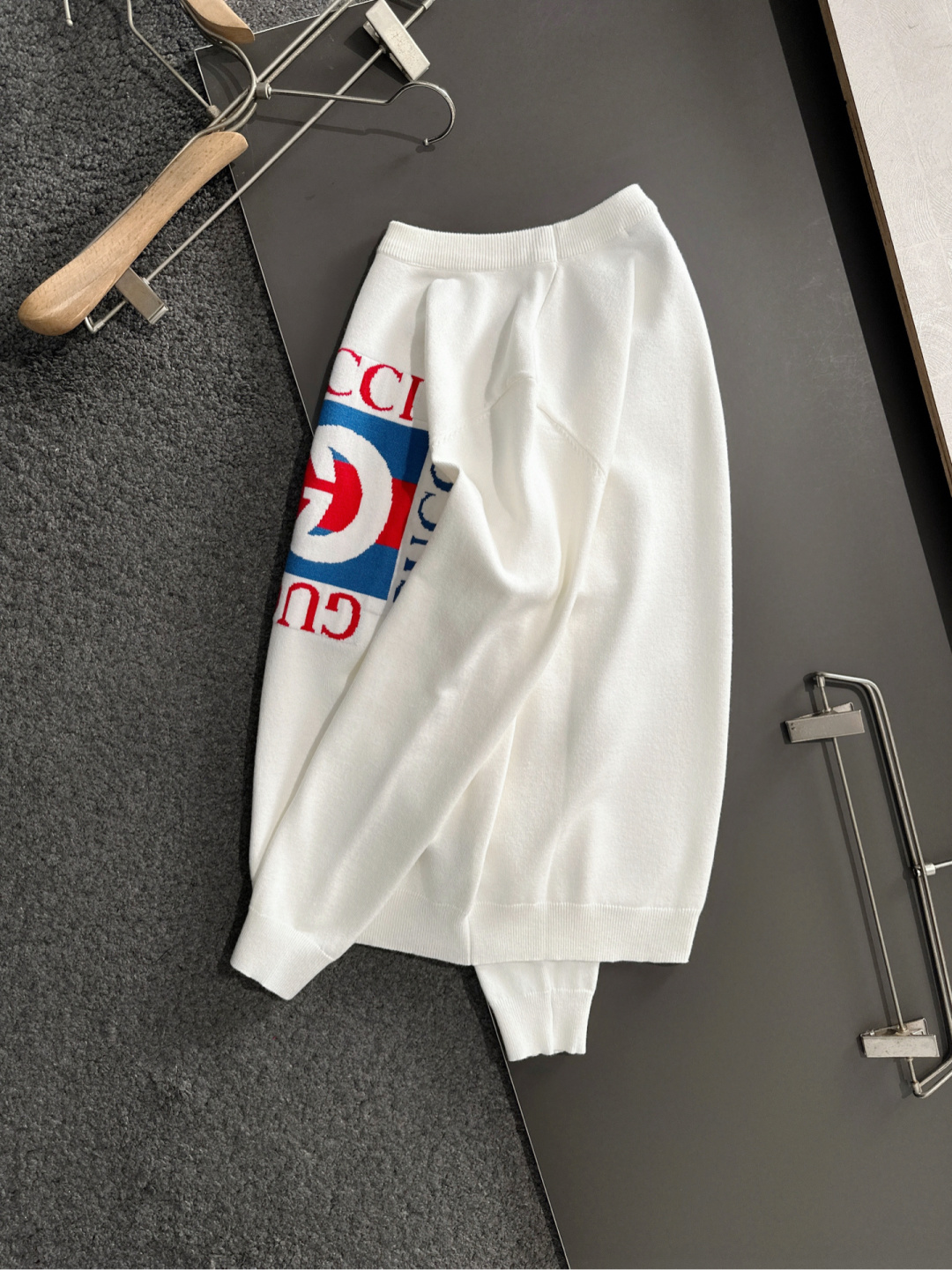 GUC 2025秋冬全身提花新款简约圆领针织羊毛衫，精致工艺专柜面料，顶级元素融合打造，经典3标齐全，潮