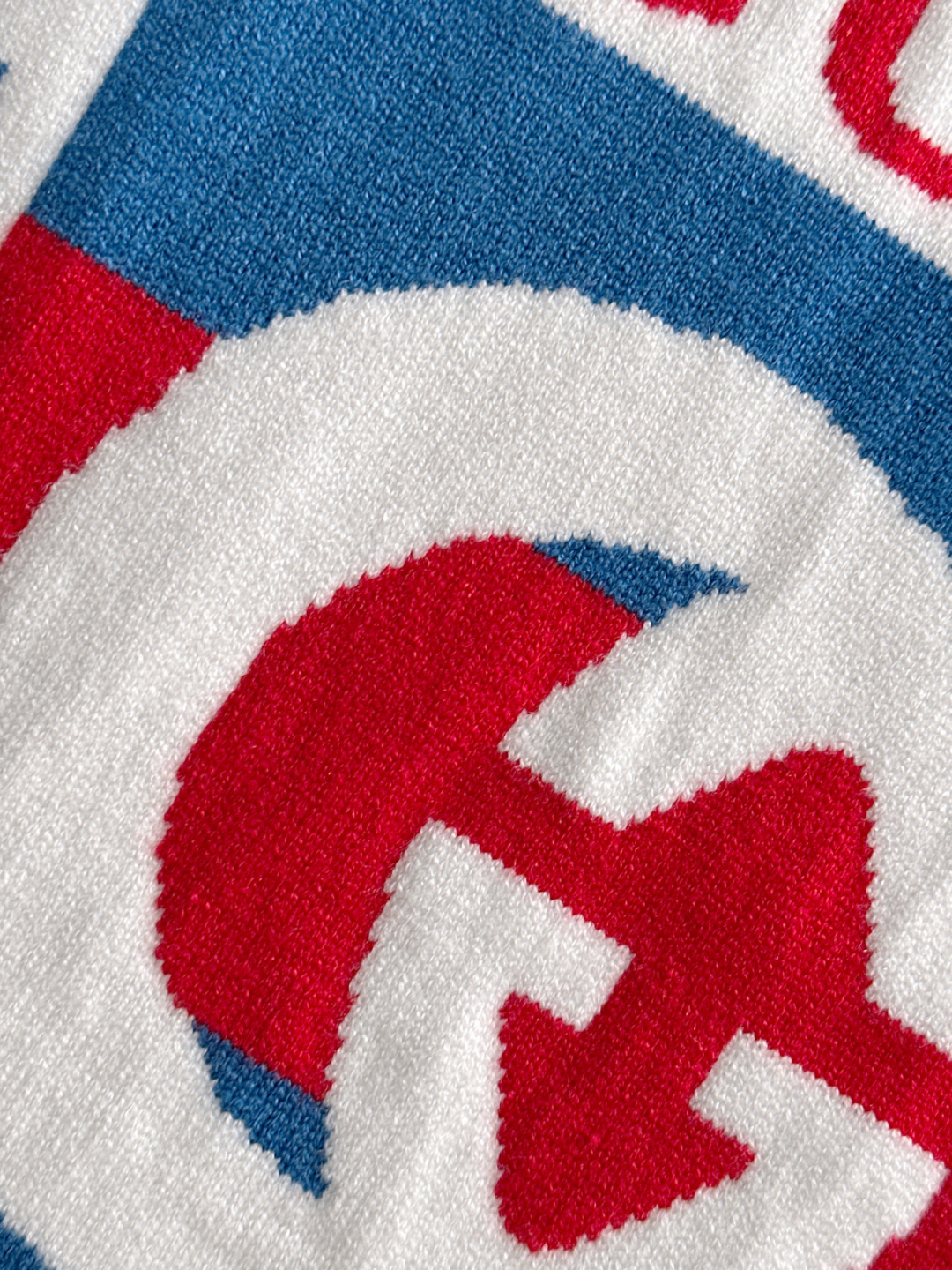 GUC 2025秋冬全身提花新款简约圆领针织羊毛衫，精致工艺专柜面料，顶级元素融合打造，经典3标齐全，潮