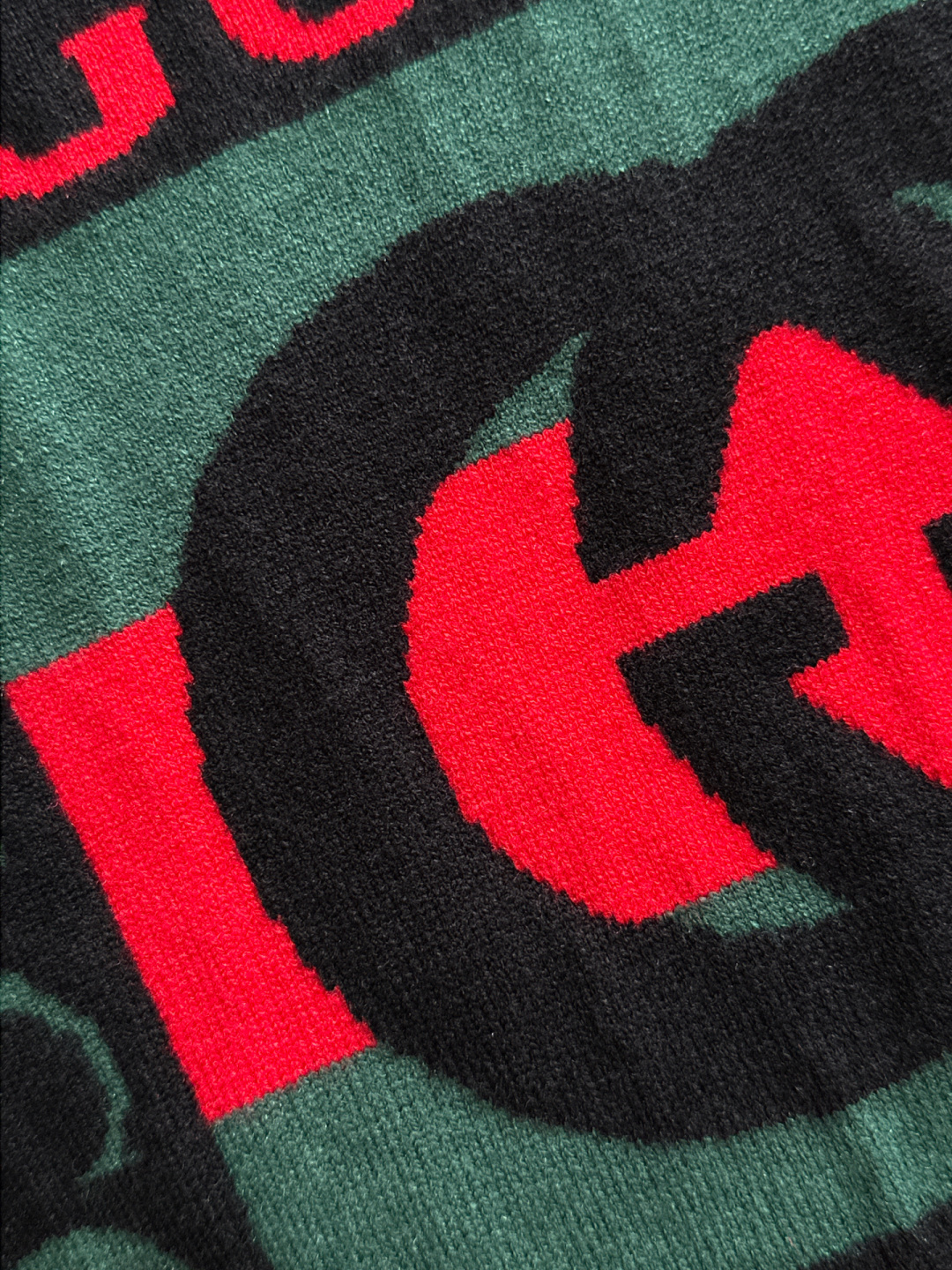 GUC 2025秋冬全身提花新款简约圆领针织羊毛衫，精致工艺专柜面料，顶级元素融合打造，经典3标齐全，潮