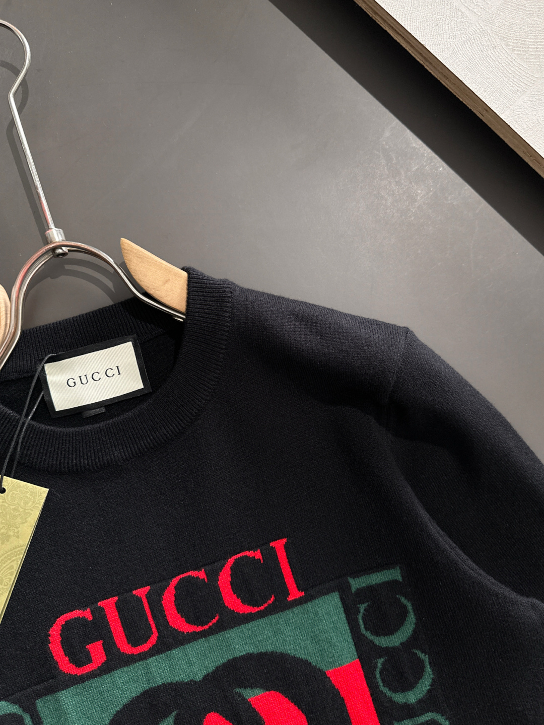 GUC 2025秋冬全身提花新款简约圆领针织羊毛衫，精致工艺专柜面料，顶级元素融合打造，经典3标齐全，潮