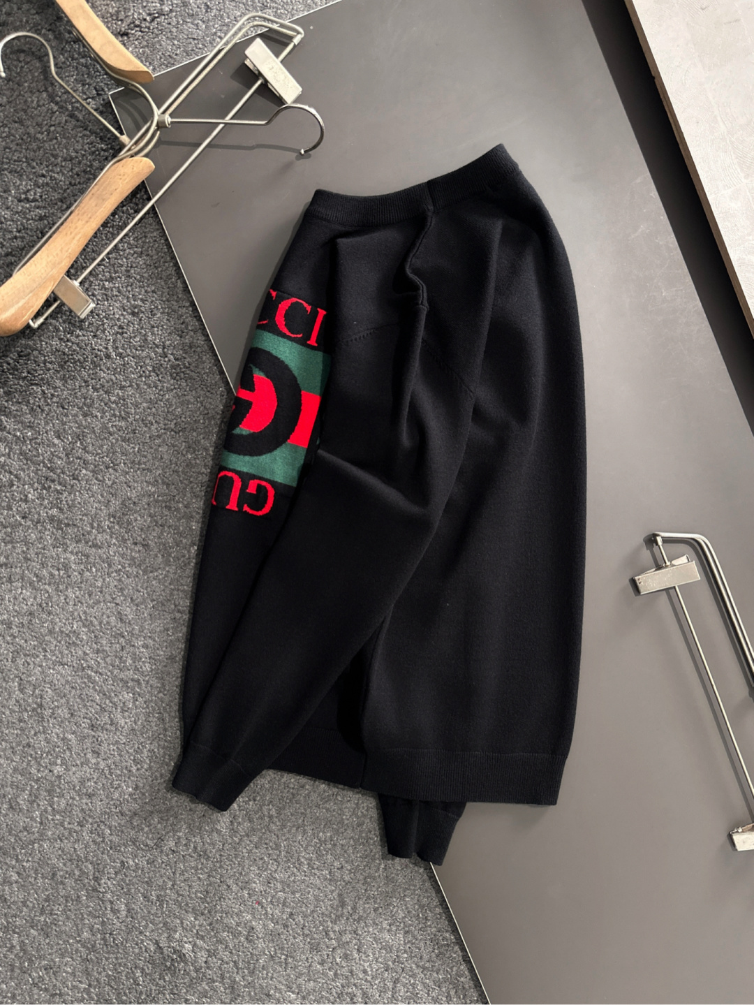 GUC 2025秋冬全身提花新款简约圆领针织羊毛衫，精致工艺专柜面料，顶级元素融合打造，经典3标齐全，潮