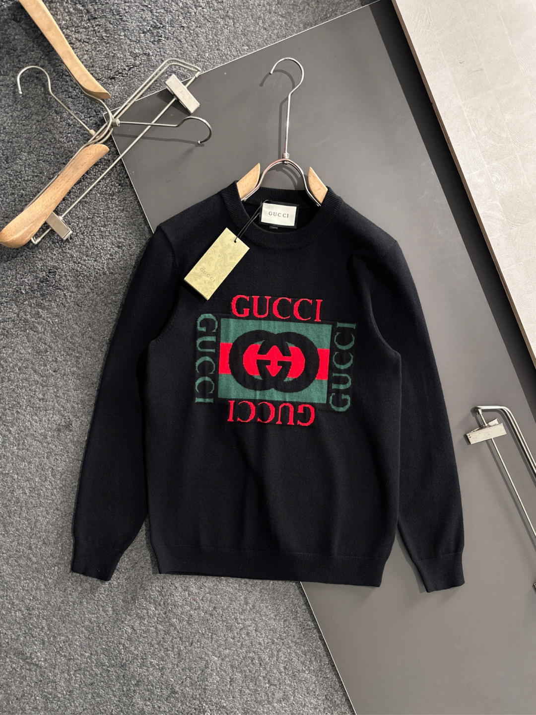 GUC 2025秋冬全身提花新款简约圆领针织羊毛衫，精致工艺专柜面料，顶级元素融合打造，经典3标齐全，潮