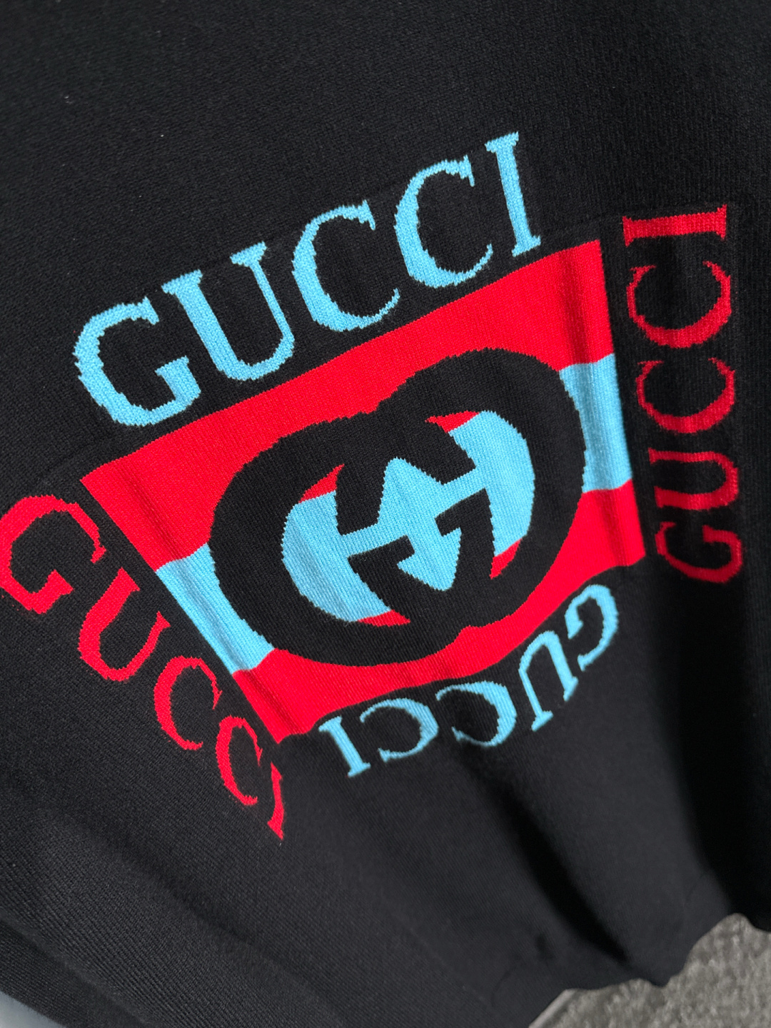 GUC 2025秋冬全身提花新款简约圆领针织羊毛衫，精致工艺专柜面料，顶级元素融合打造，经典3标齐全，潮