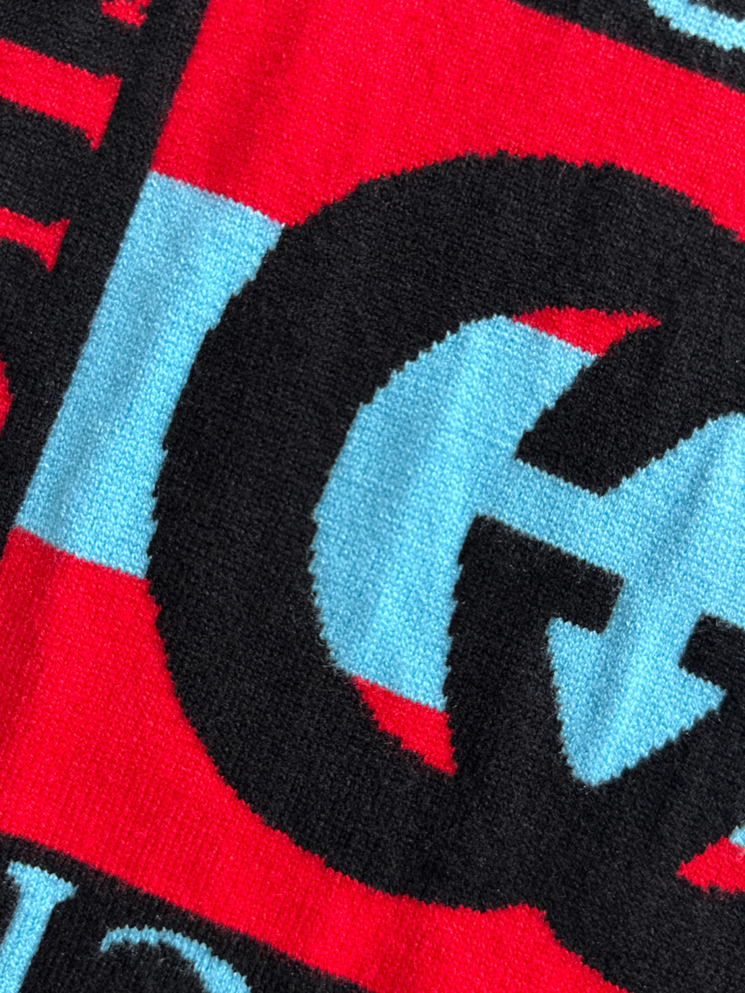 GUC 2025秋冬全身提花新款简约圆领针织羊毛衫，精致工艺专柜面料，顶级元素融合打造，经典3标齐全，潮