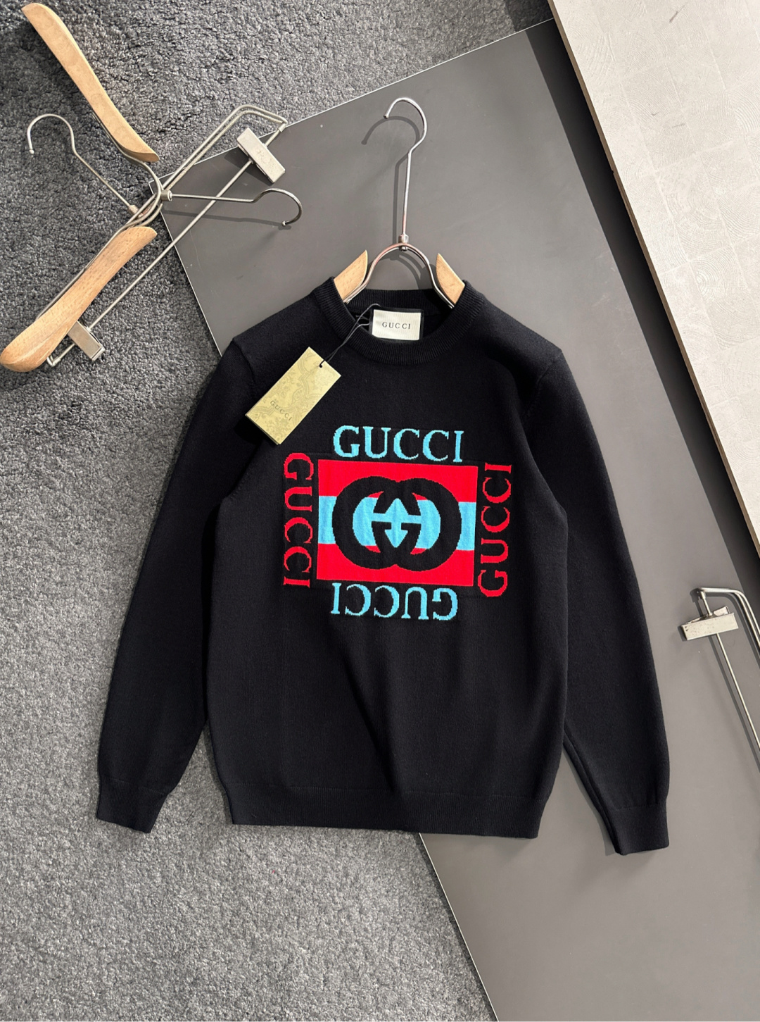 GUC 2025秋冬全身提花新款简约圆领针织羊毛衫，精致工艺专柜面料，顶级元素融合打造，经典3标齐全，潮