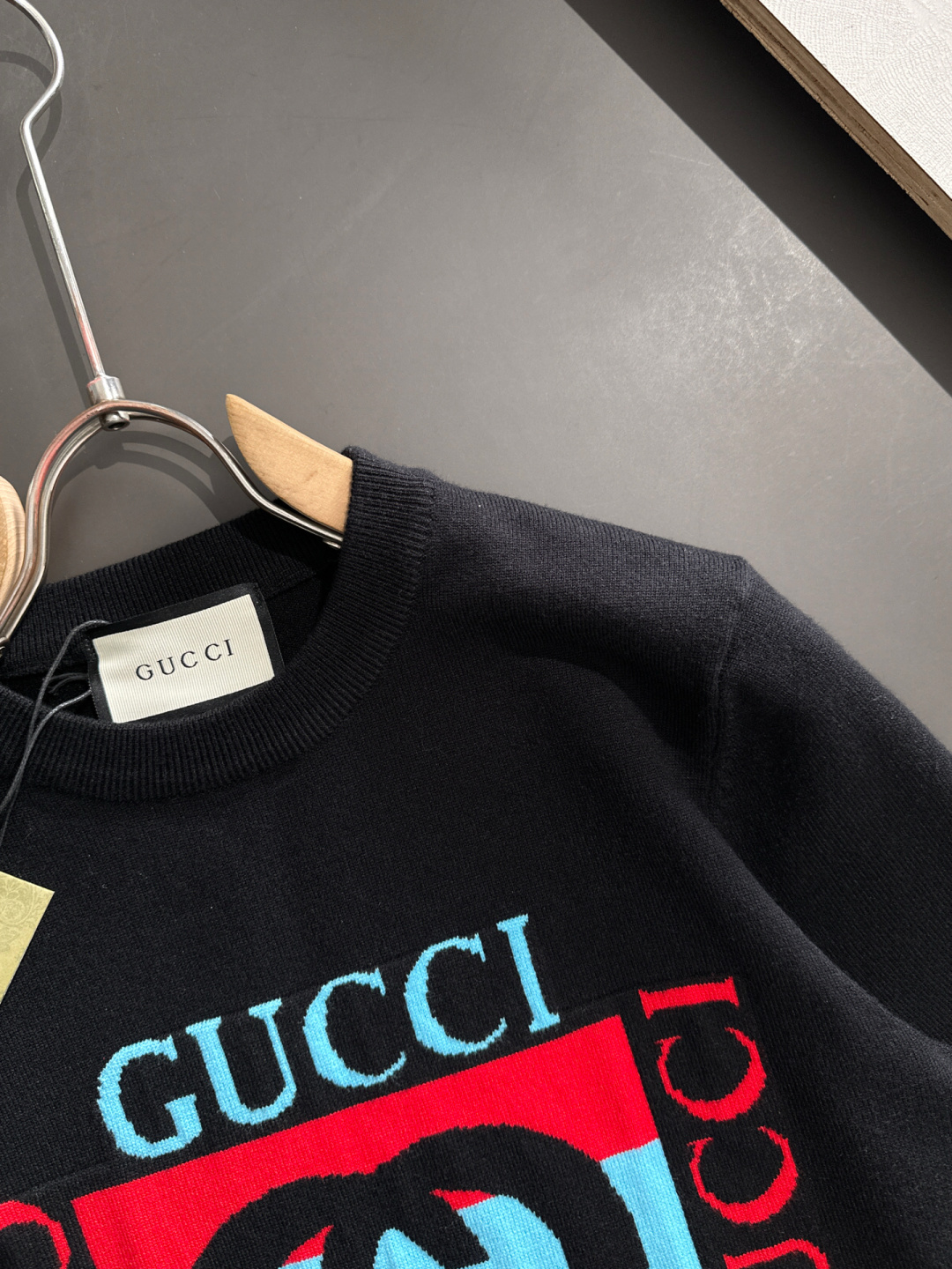 GUC 2025秋冬全身提花新款简约圆领针织羊毛衫，精致工艺专柜面料，顶级元素融合打造，经典3标齐全，潮