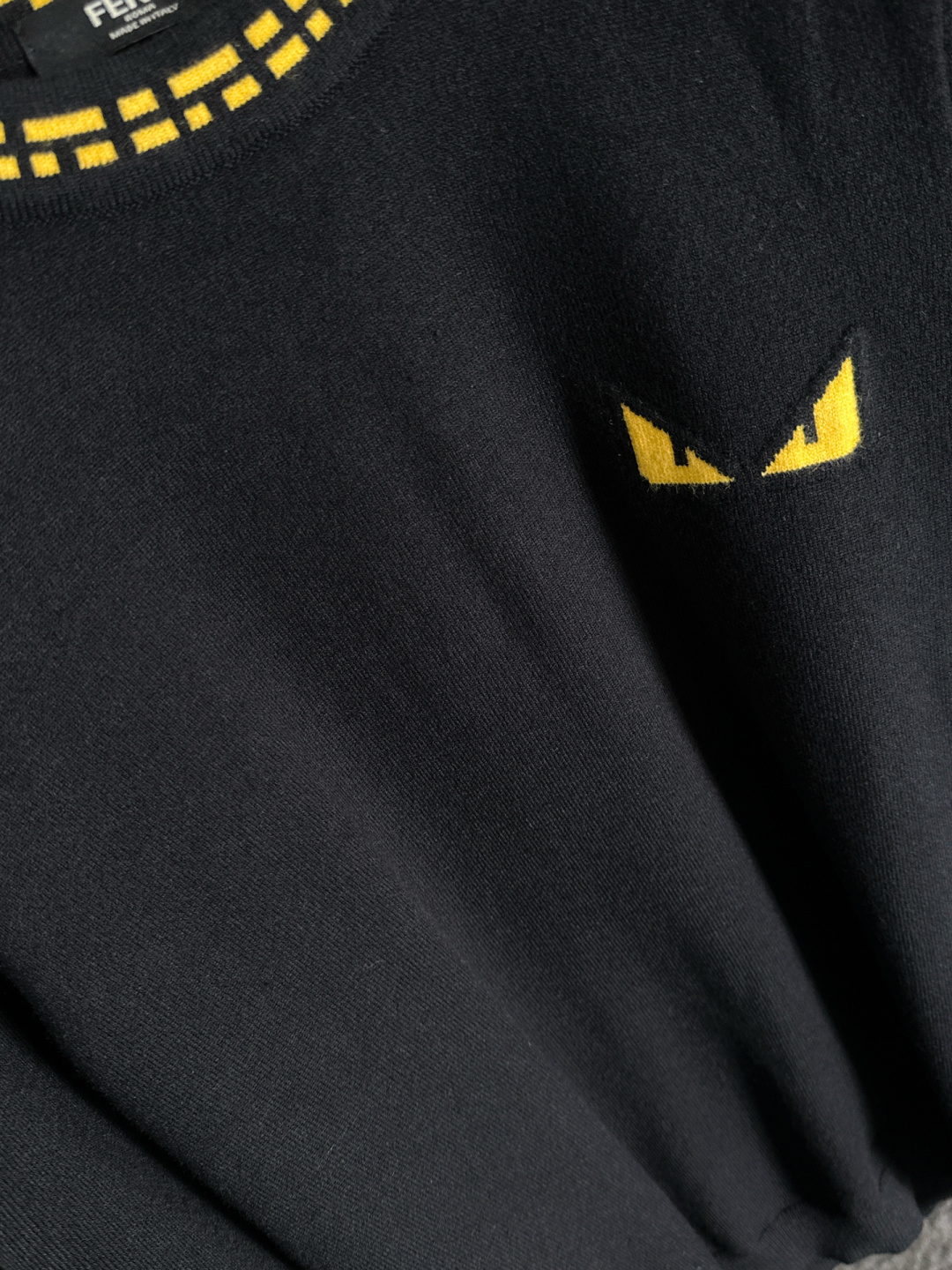 FD 2025秋冬提花➕刺绣新款简约圆领针织毛衣，精致工艺专柜面料，顶级元素融合打造，经典3标齐全，潮男