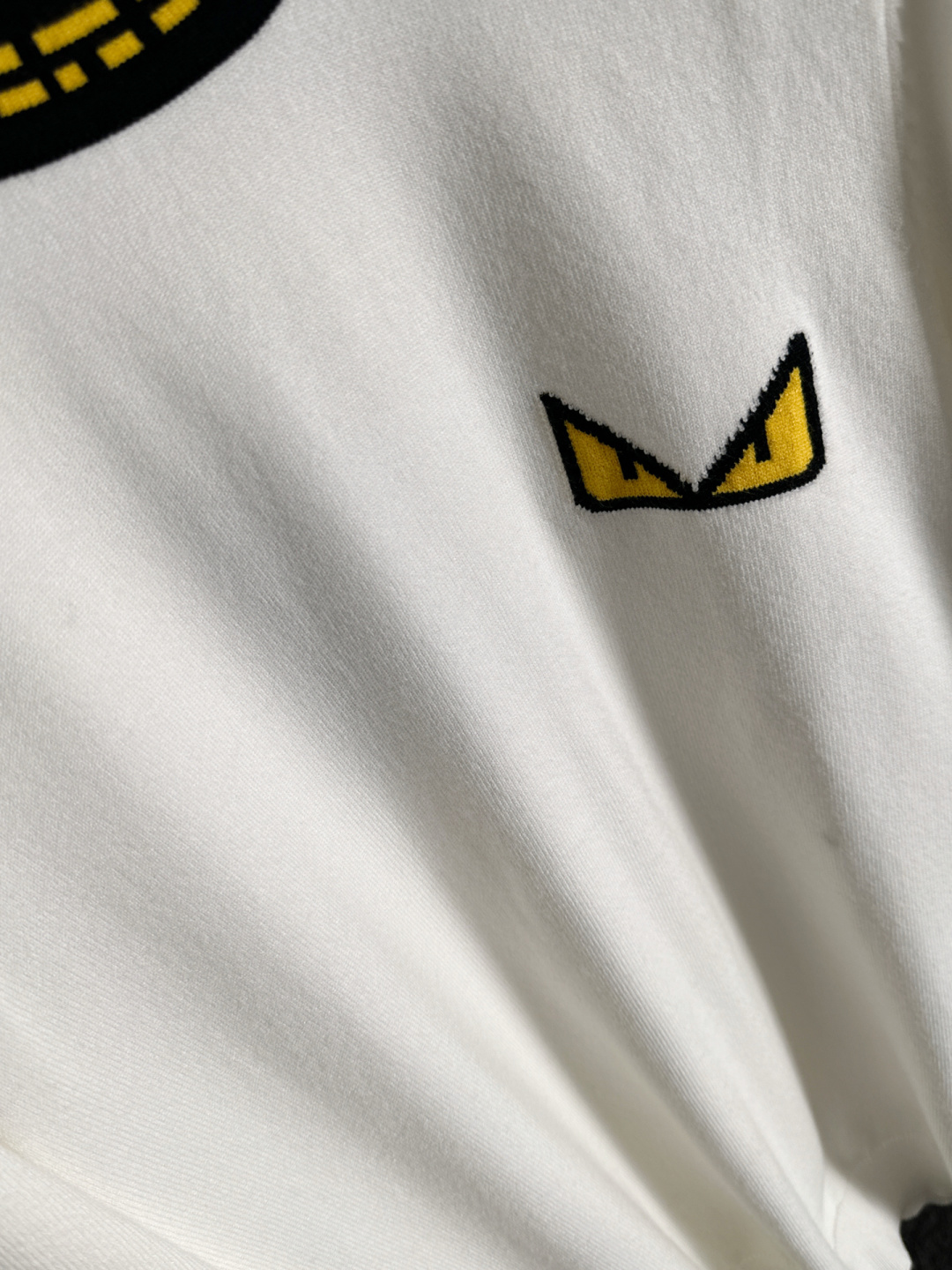 FD 2025秋冬提花➕刺绣新款简约圆领针织毛衣，精致工艺专柜面料，顶级元素融合打造，经典3标齐全，潮男