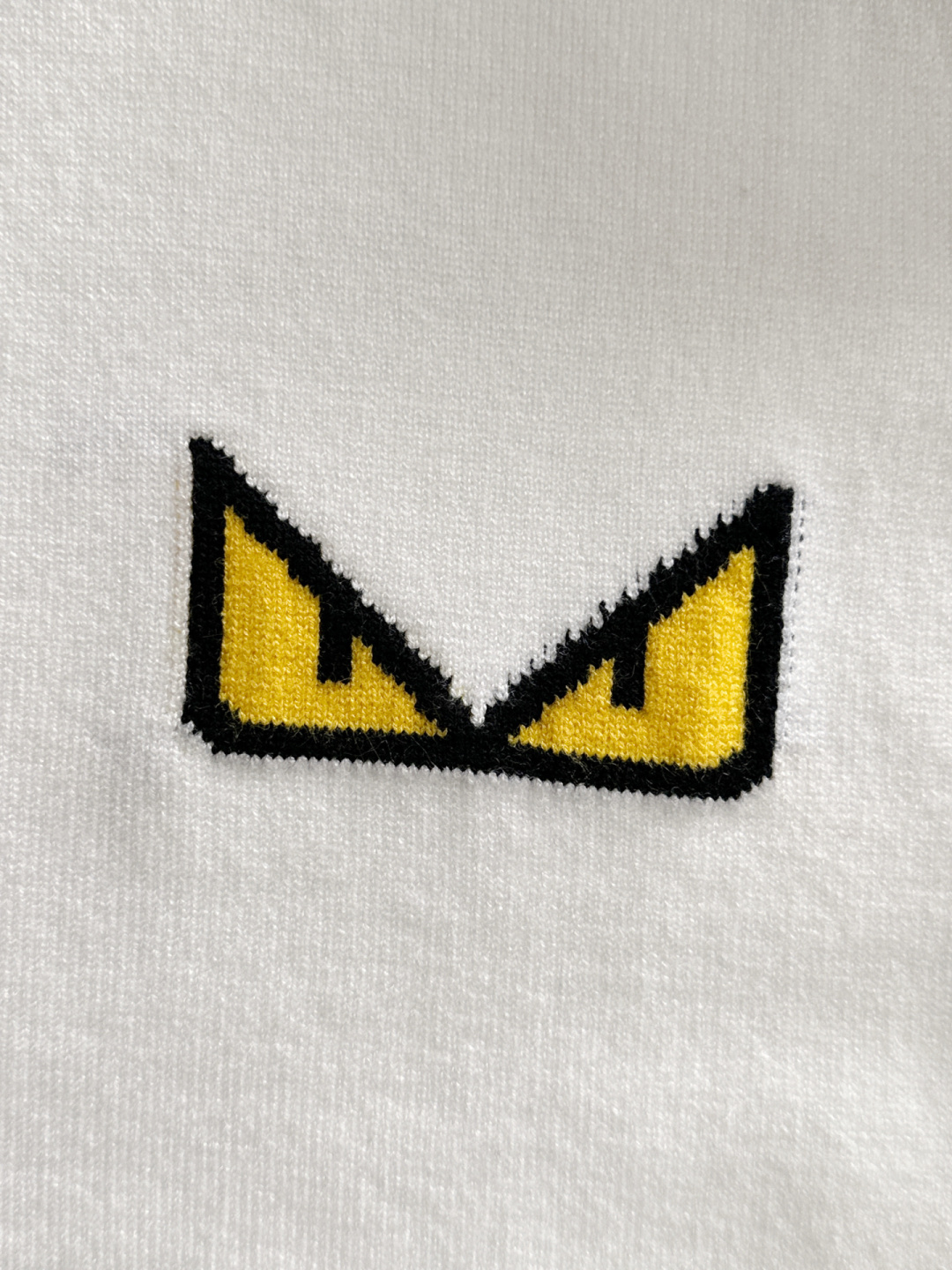 FD 2025秋冬提花➕刺绣新款简约圆领针织毛衣，精致工艺专柜面料，顶级元素融合打造，经典3标齐全，潮男