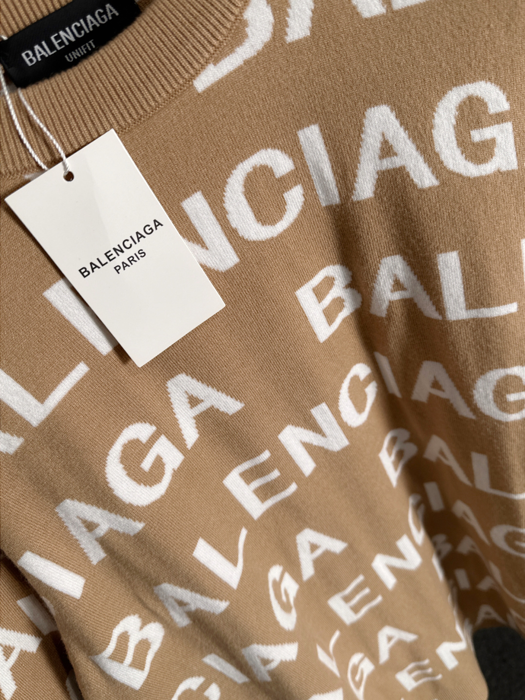 BAL 2025秋冬提花➕刺绣新款简约圆领针织毛衣，精致工艺专柜面料，顶级元素融合打造，经典3标齐全，潮