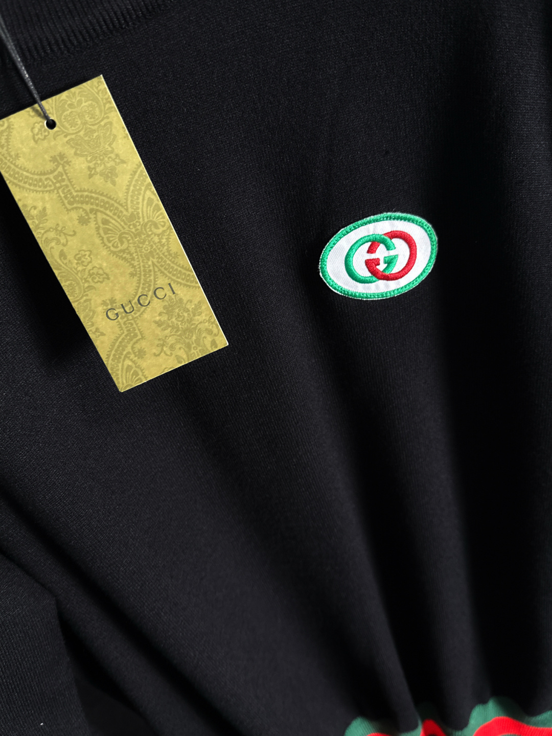 GUC 2025SS秋冬刺绣新款简约圆领针织毛衣，精致工艺专柜面料，顶级元素融合打造，经典3标齐全，潮男