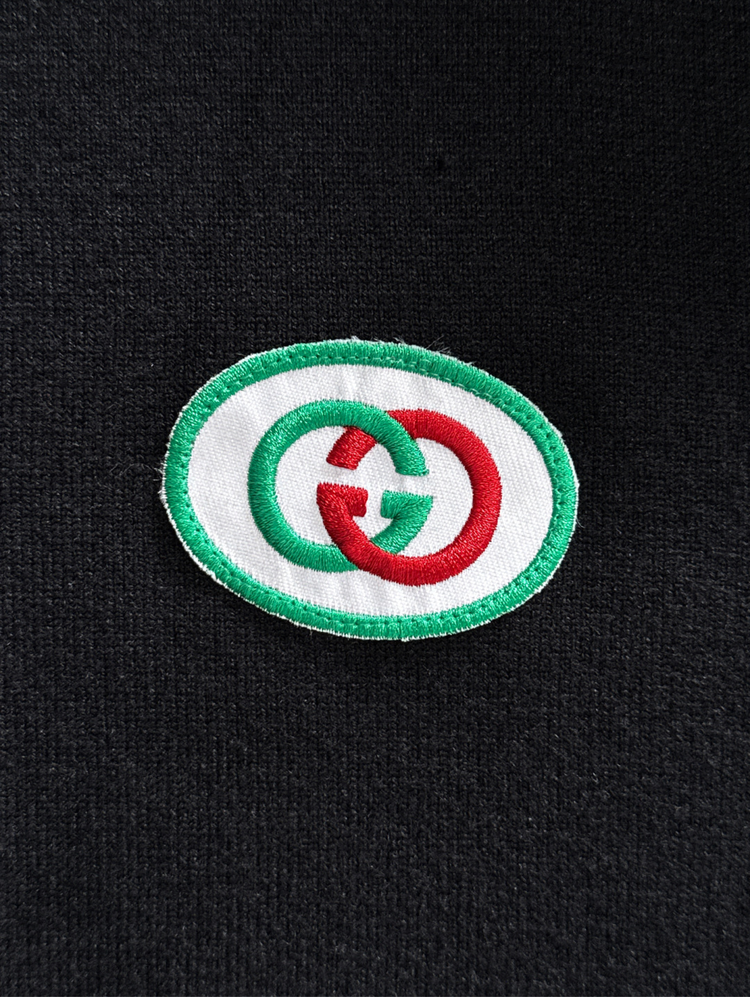 GUC 2025SS秋冬刺绣新款简约圆领针织毛衣，精致工艺专柜面料，顶级元素融合打造，经典3标齐全，潮男