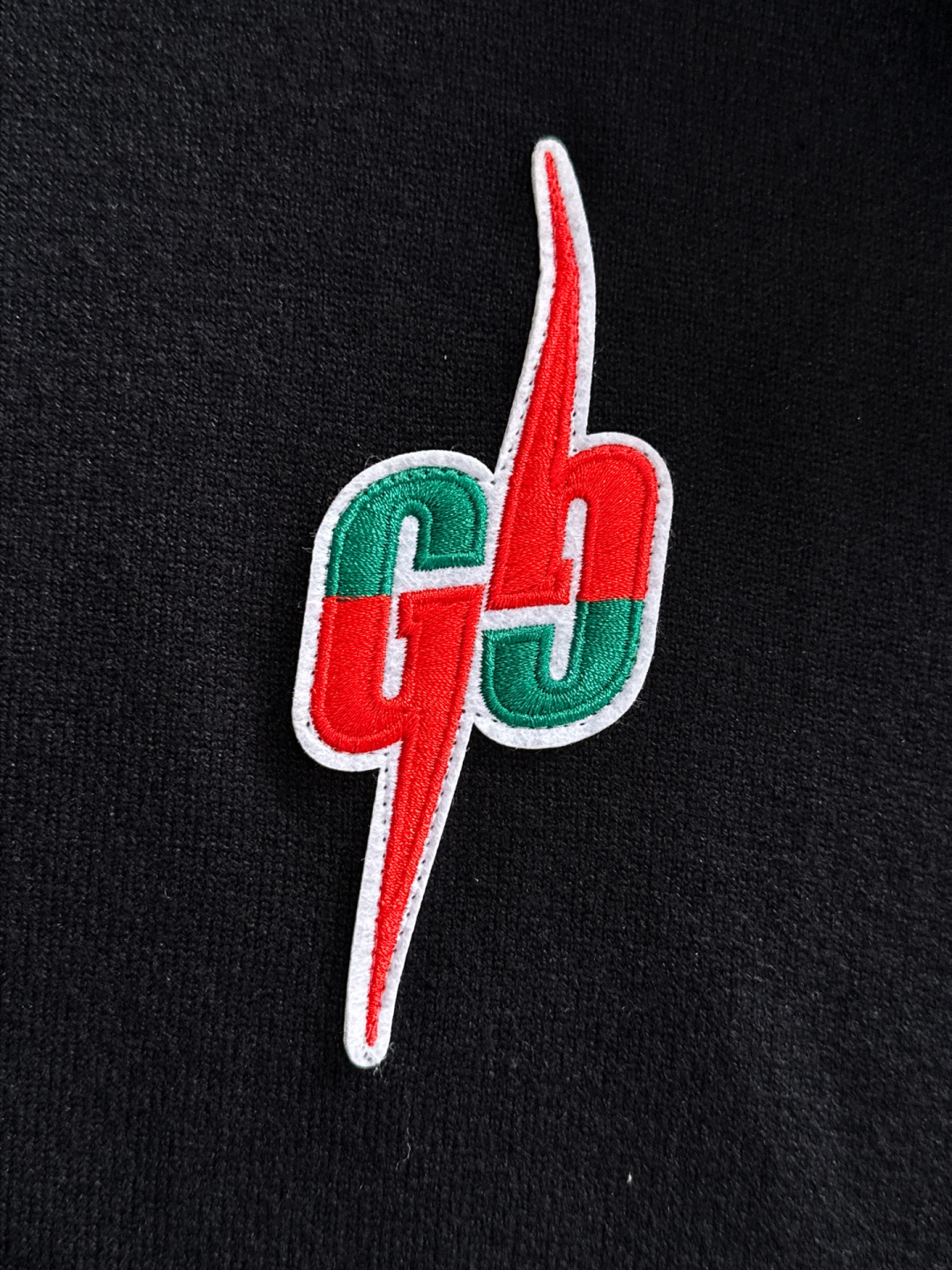 GUC 2025SS秋冬刺绣新款简约圆领针织毛衣，精致工艺专柜面料，顶级元素融合打造，经典3标齐全，潮男