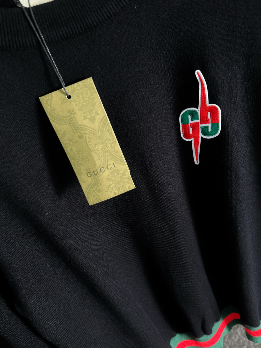 GUC 2025SS秋冬刺绣新款简约圆领针织毛衣，精致工艺专柜面料，顶级元素融合打造，经典3标齐全，潮男