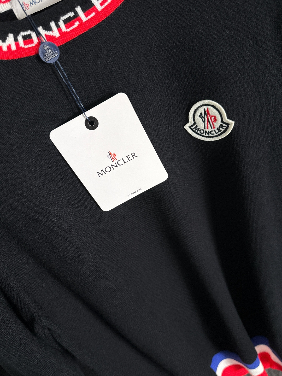 MON 2025SS秋冬刺绣新款简约圆领针织毛衣，精致工艺专柜面料，顶级元素融合打造，经典3标齐全，潮男