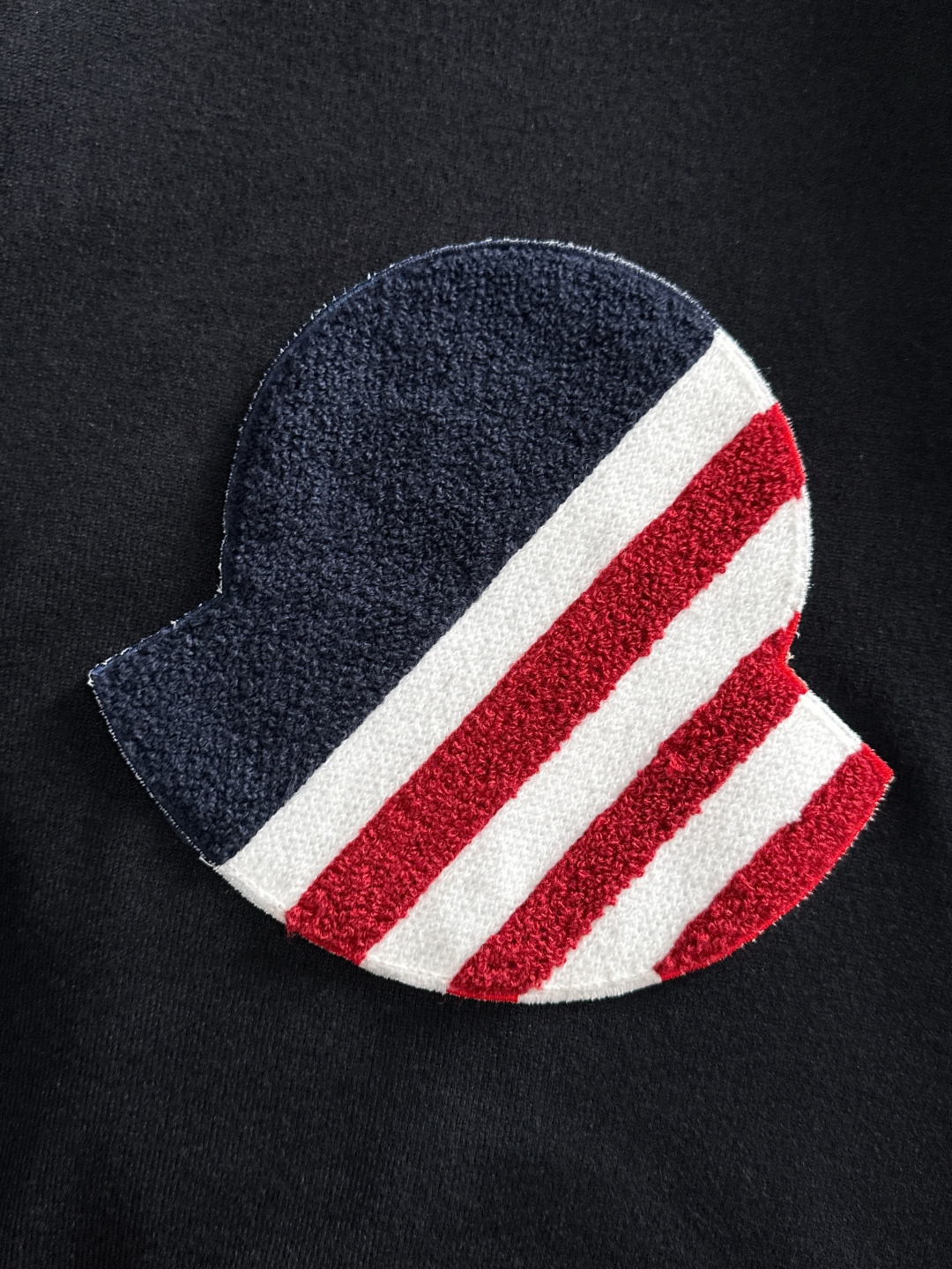 MON 2025SS秋冬刺绣新款简约圆领针织毛衣，精致工艺专柜面料，顶级元素融合打造，经典3标齐全，潮男