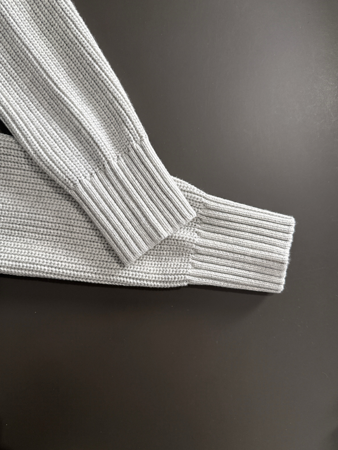 TB 25秋冬新款开衫四条杆毛衣，毛线软糯质感，领口织带细节，袖经典四条杆设计，显瘦有型。男女同款高品质