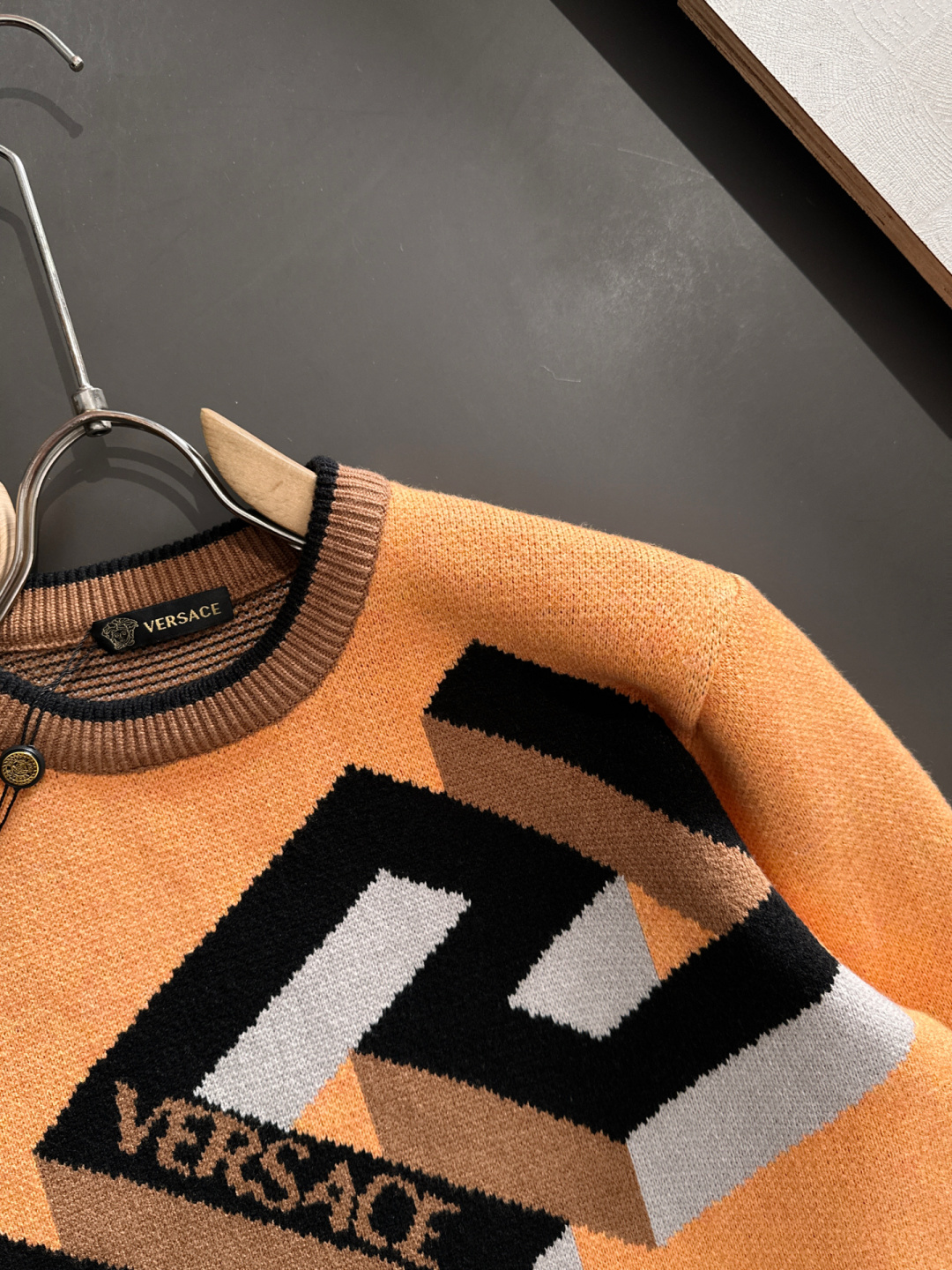 VER 25秋冬新款刺绣针织圆领毛衣，这个系列的毛衣真的太经典了，强烈推荐 男女均可驾驭，胸前品牌大𝒍𝒐