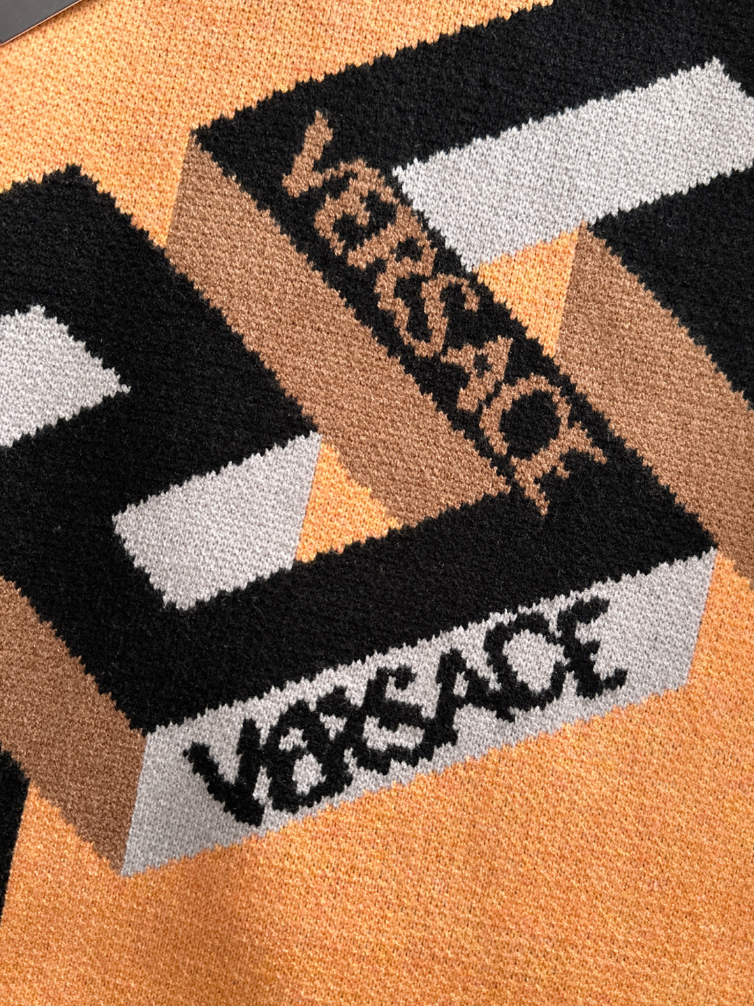 VER 25秋冬新款刺绣针织圆领毛衣，这个系列的毛衣真的太经典了，强烈推荐 男女均可驾驭，胸前品牌大𝒍𝒐