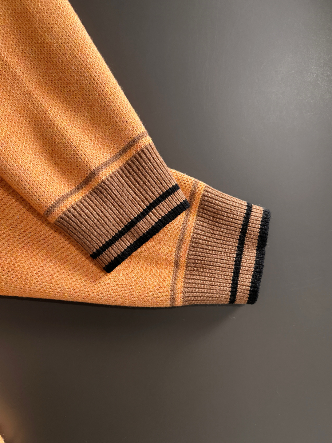 VER 25秋冬新款刺绣针织圆领毛衣，这个系列的毛衣真的太经典了，强烈推荐 男女均可驾驭，胸前品牌大𝒍𝒐