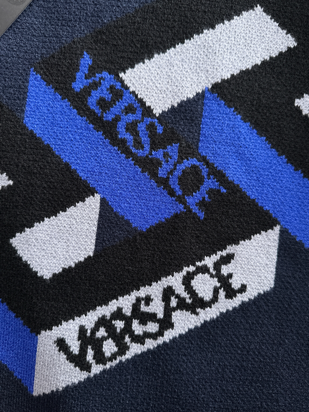 VER 25秋冬新款刺绣针织圆领毛衣，这个系列的毛衣真的太经典了，强烈推荐 男女均可驾驭，胸前品牌大𝒍𝒐