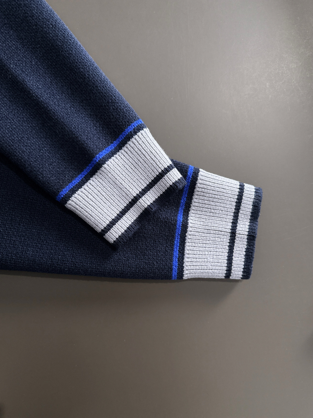 VER 25秋冬新款刺绣针织圆领毛衣，这个系列的毛衣真的太经典了，强烈推荐 男女均可驾驭，胸前品牌大𝒍𝒐