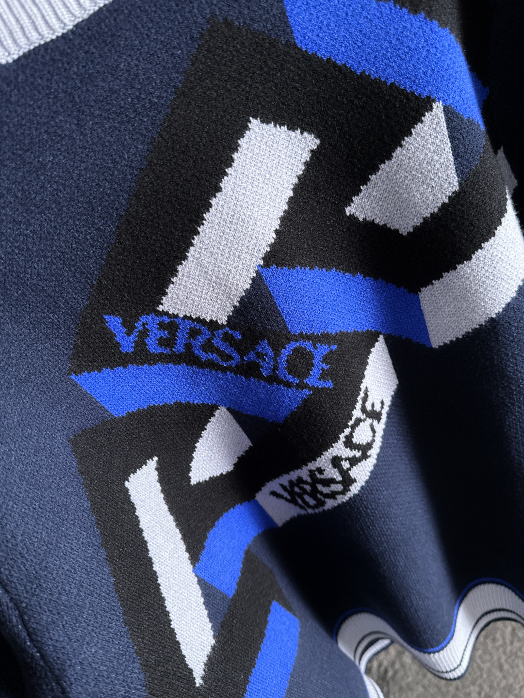 VER 25秋冬新款刺绣针织圆领毛衣，这个系列的毛衣真的太经典了，强烈推荐 男女均可驾驭，胸前品牌大𝒍𝒐