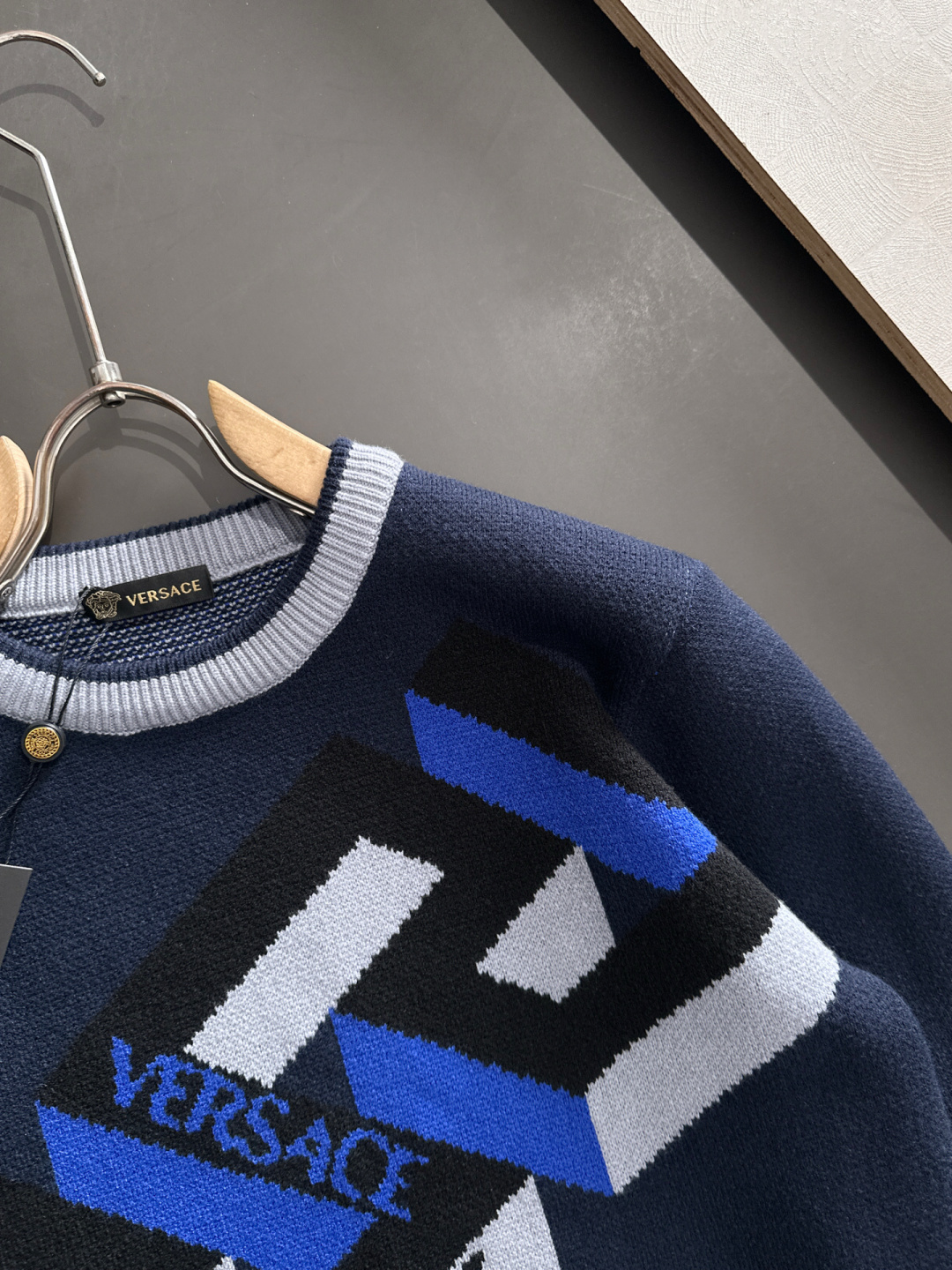 VER 25秋冬新款刺绣针织圆领毛衣，这个系列的毛衣真的太经典了，强烈推荐 男女均可驾驭，胸前品牌大𝒍𝒐