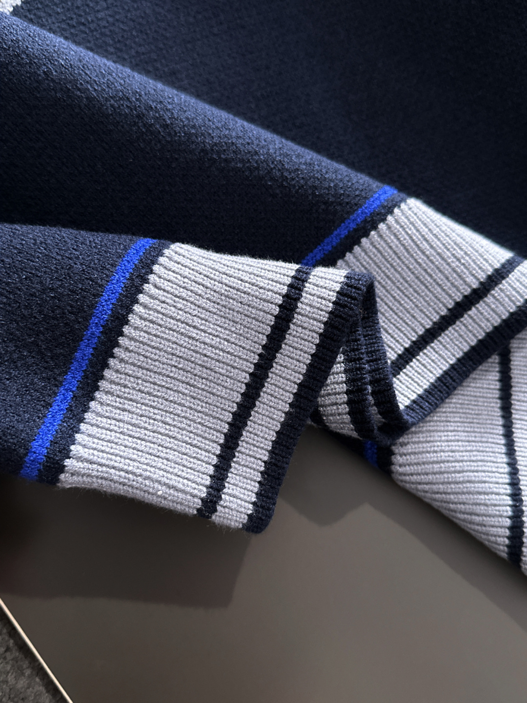 VER 25秋冬新款刺绣针织圆领毛衣，这个系列的毛衣真的太经典了，强烈推荐 男女均可驾驭，胸前品牌大𝒍𝒐