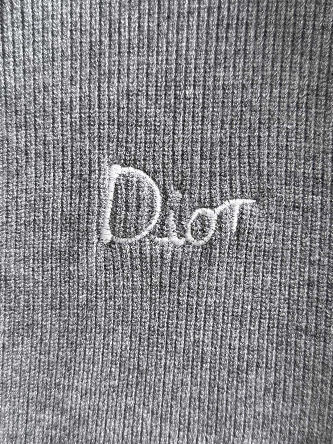 CD 重磅推荐！2025aw秋冬新款 专柜同步 时尚经典基础款针织开衫 秋冬必备款 采用针织衫加厚毛衣，