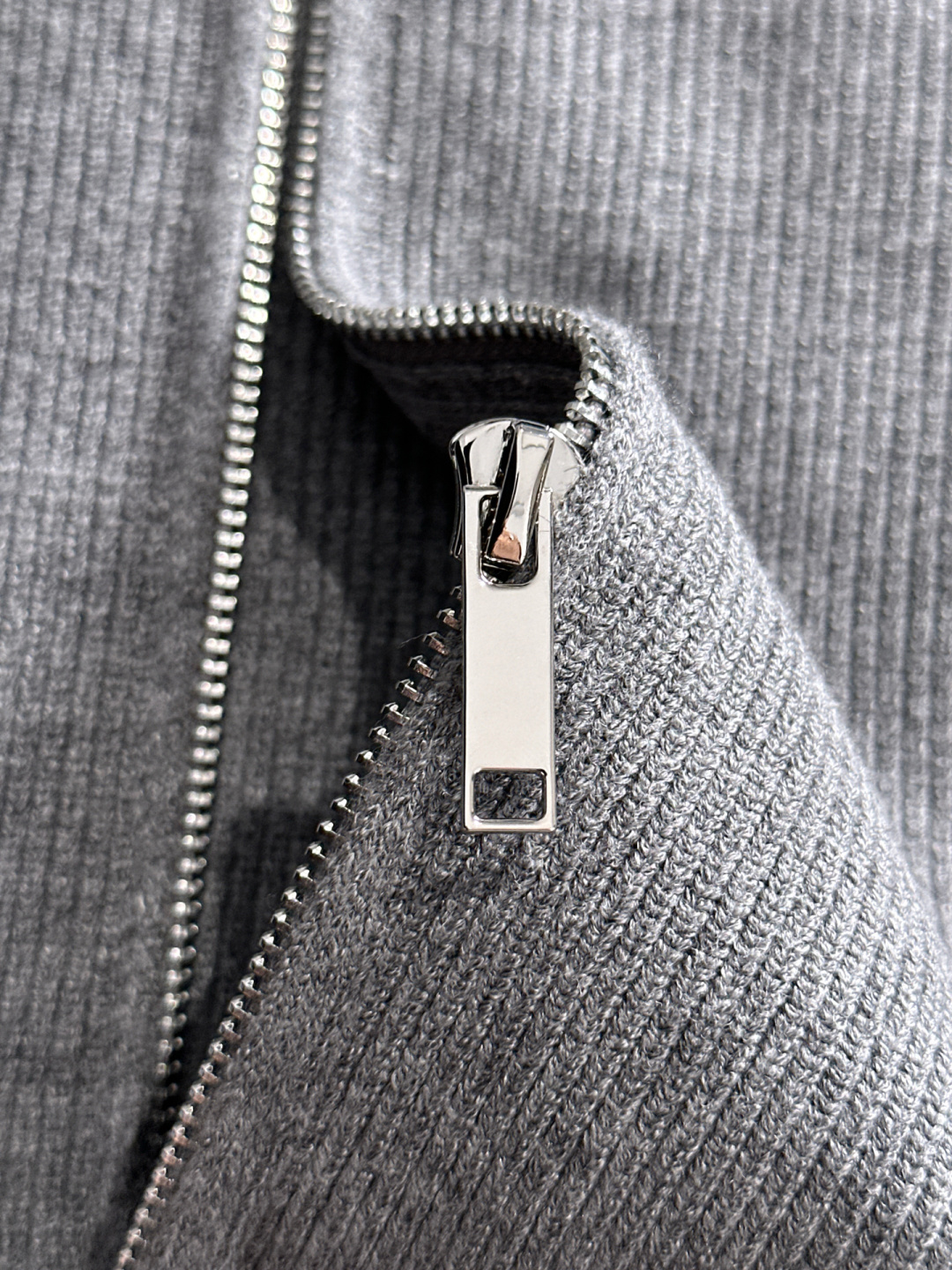 CD 重磅推荐！2025aw秋冬新款 专柜同步 时尚经典基础款针织开衫 秋冬必备款 采用针织衫加厚毛衣，